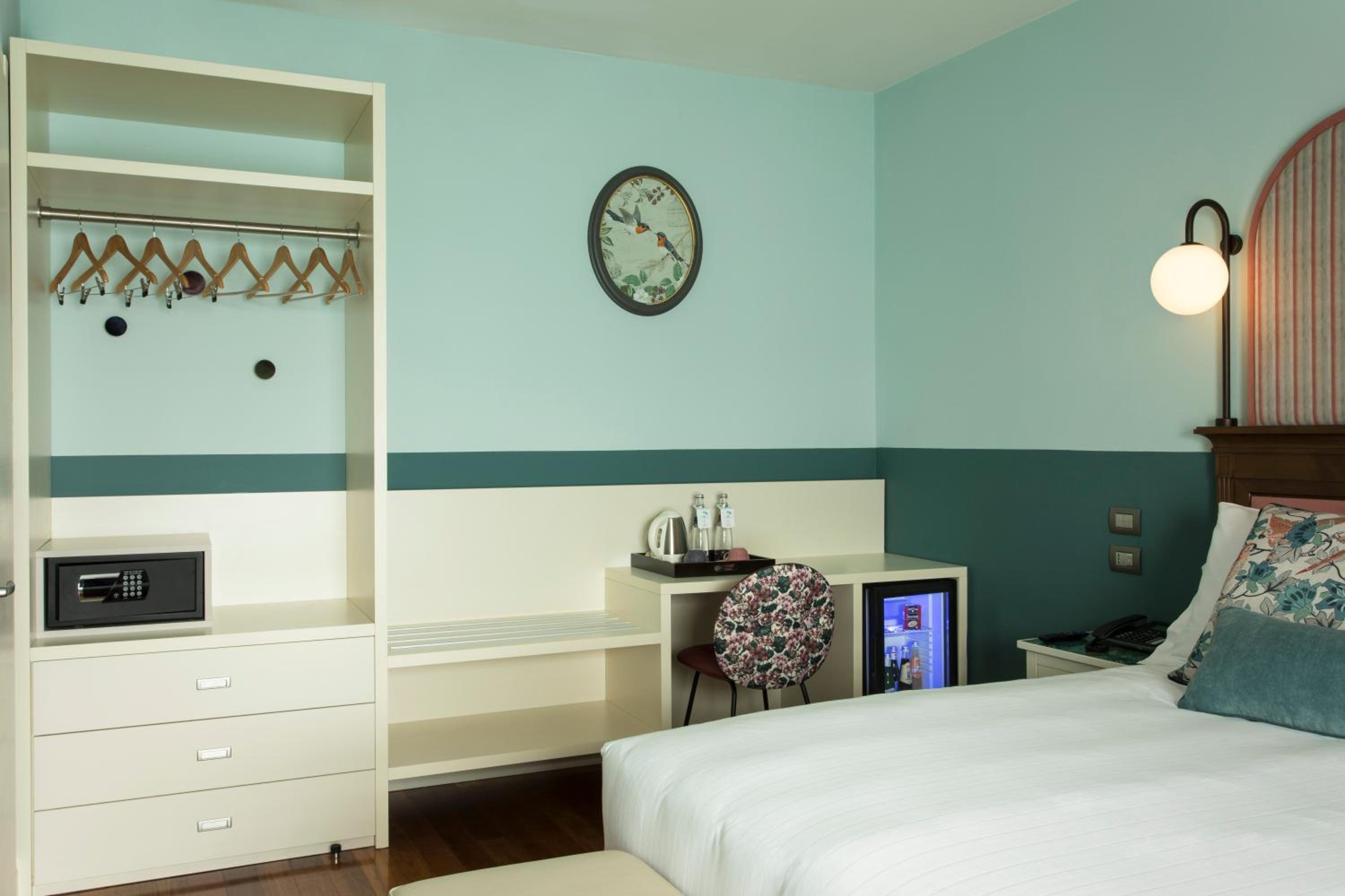 One-Bedroom Suite with Sofa Bed thumbnail 5