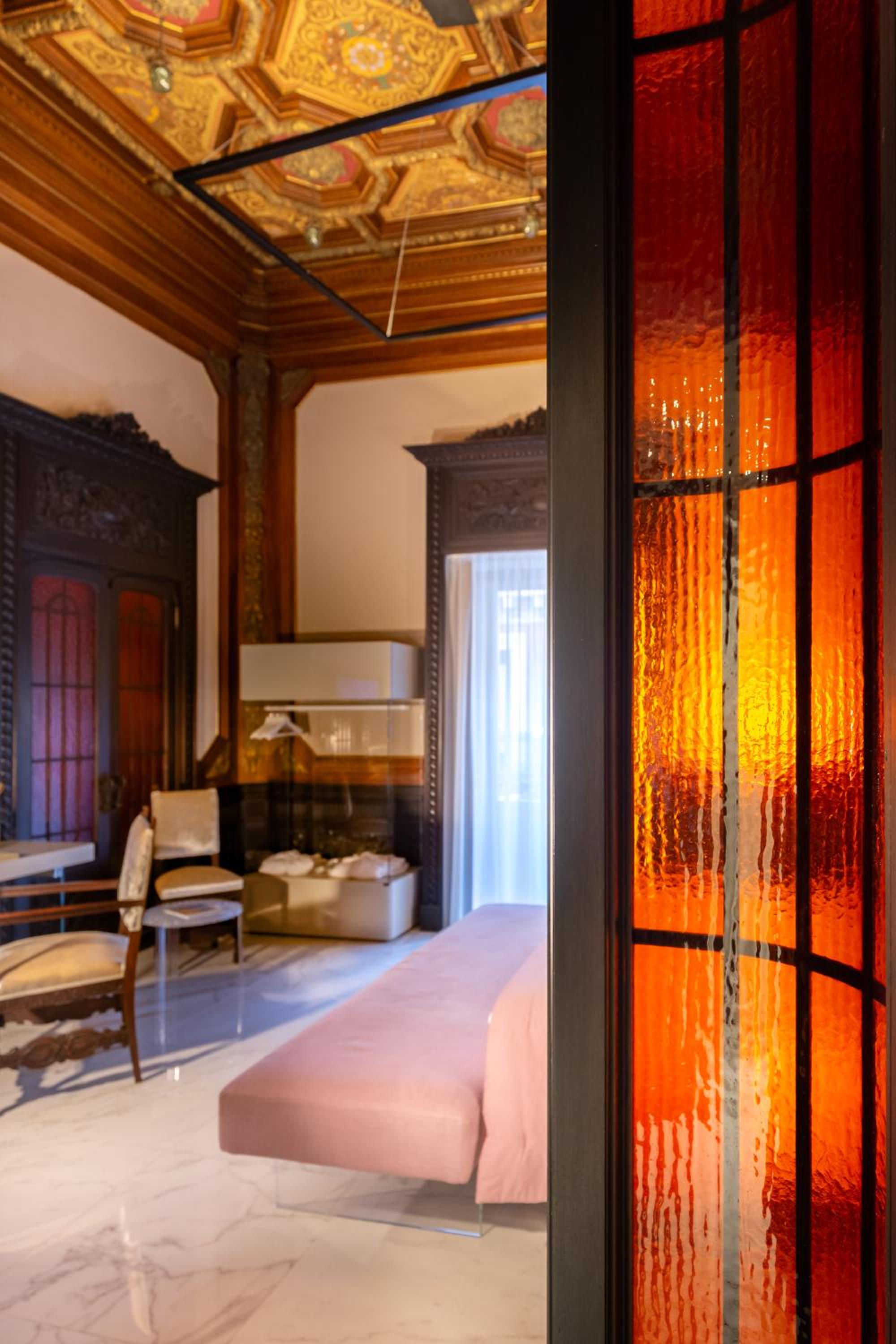 Deluxe Double Room with Balcony photo 2