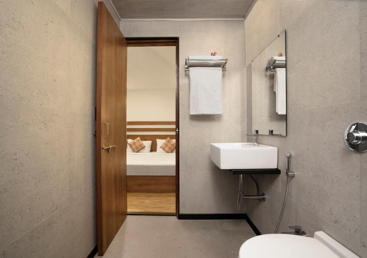 Standard King Room - Photo 2