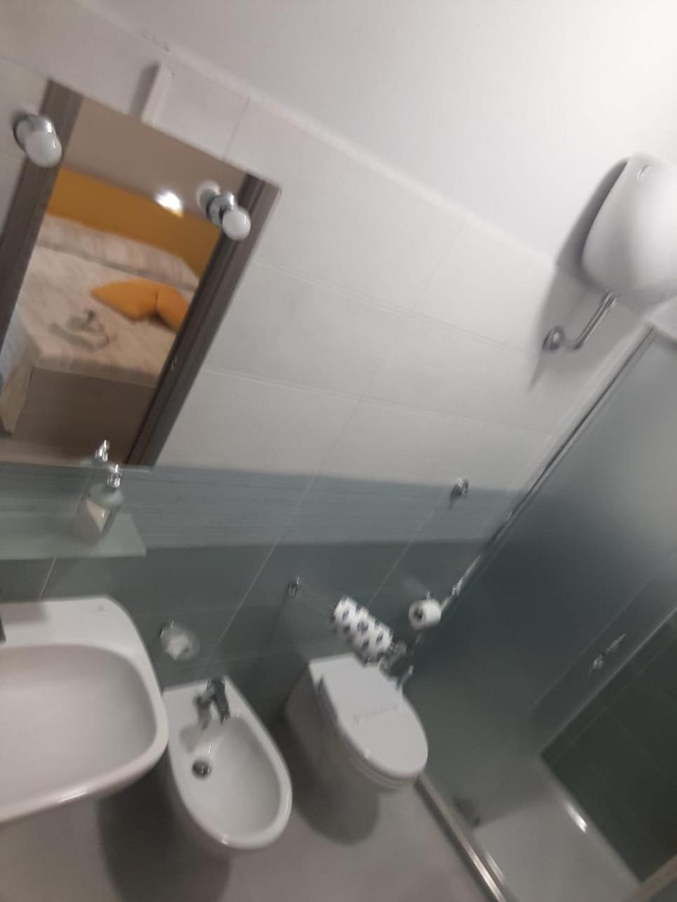 Double Room - Photo 9