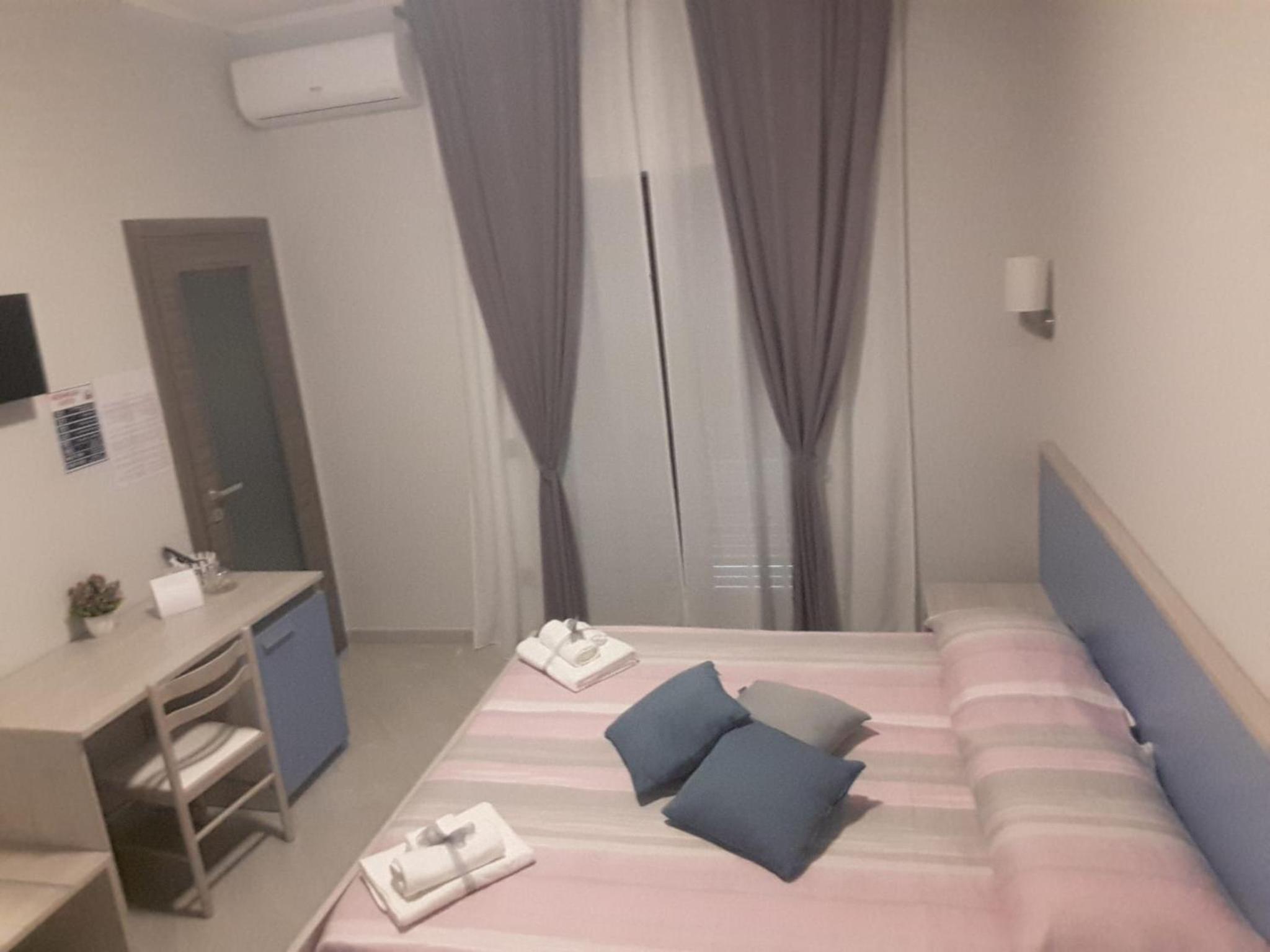 Double Room - Photo 12