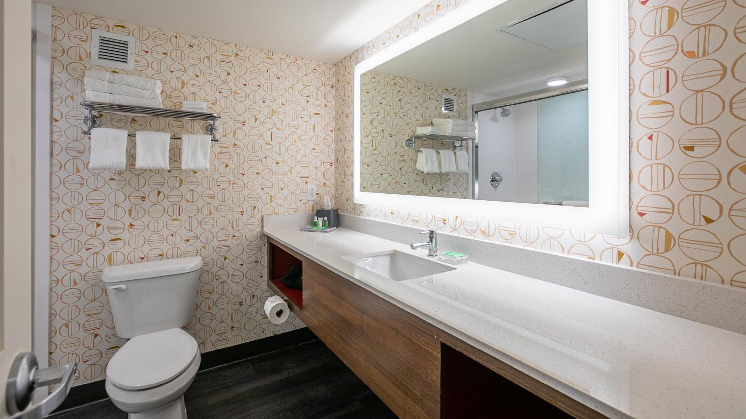 Standard King Room - Photo 3