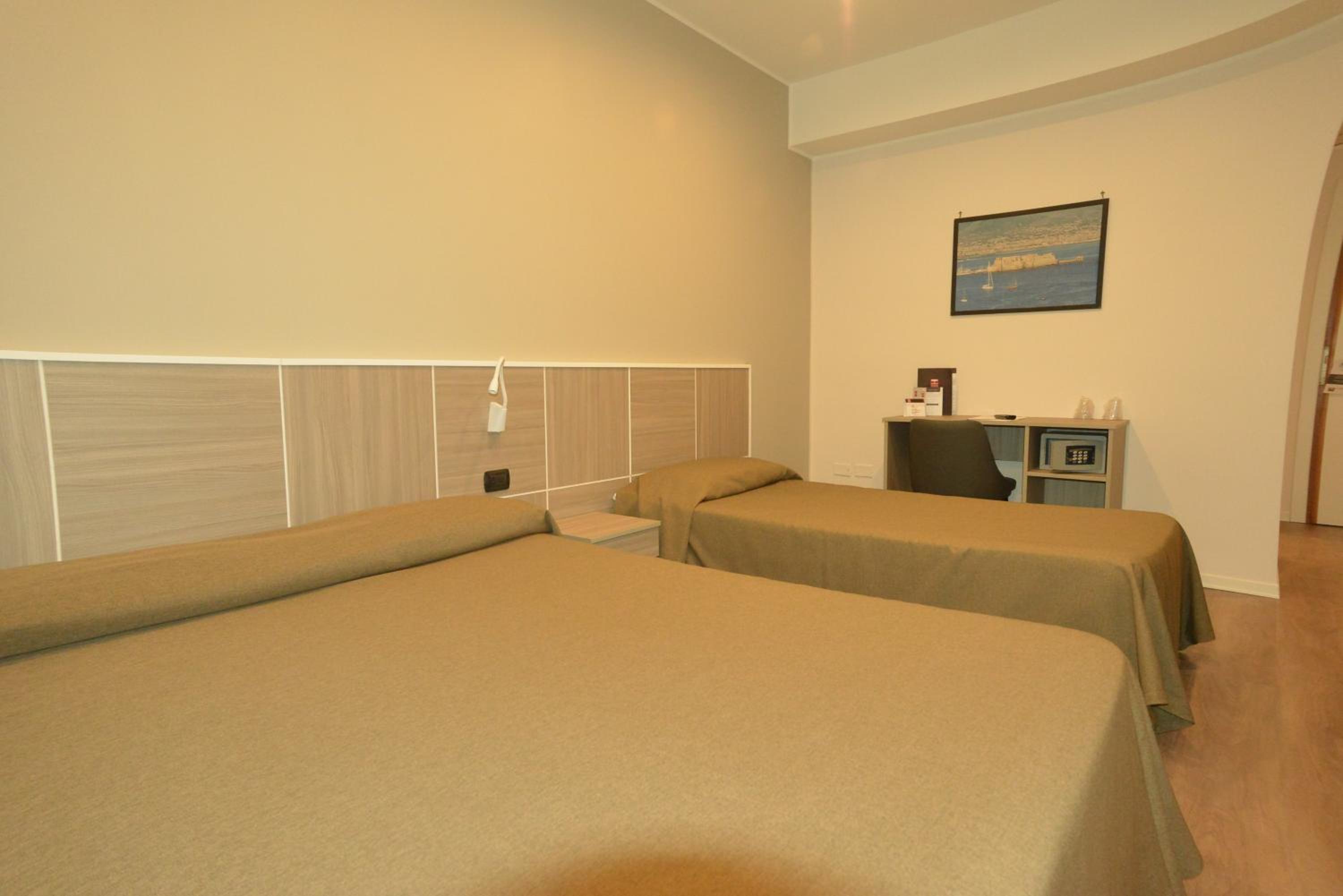 Double Room - Photo 8