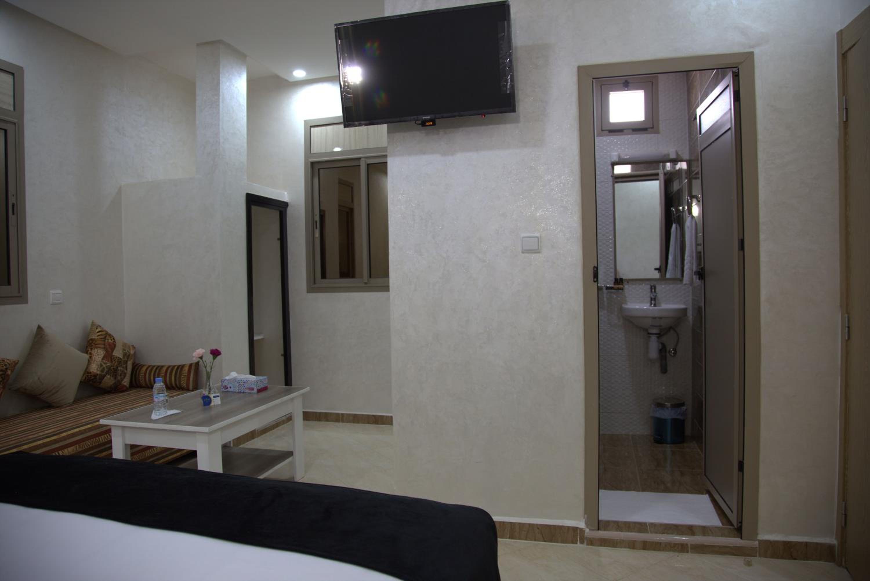 Deluxe Double Room - Photo 9