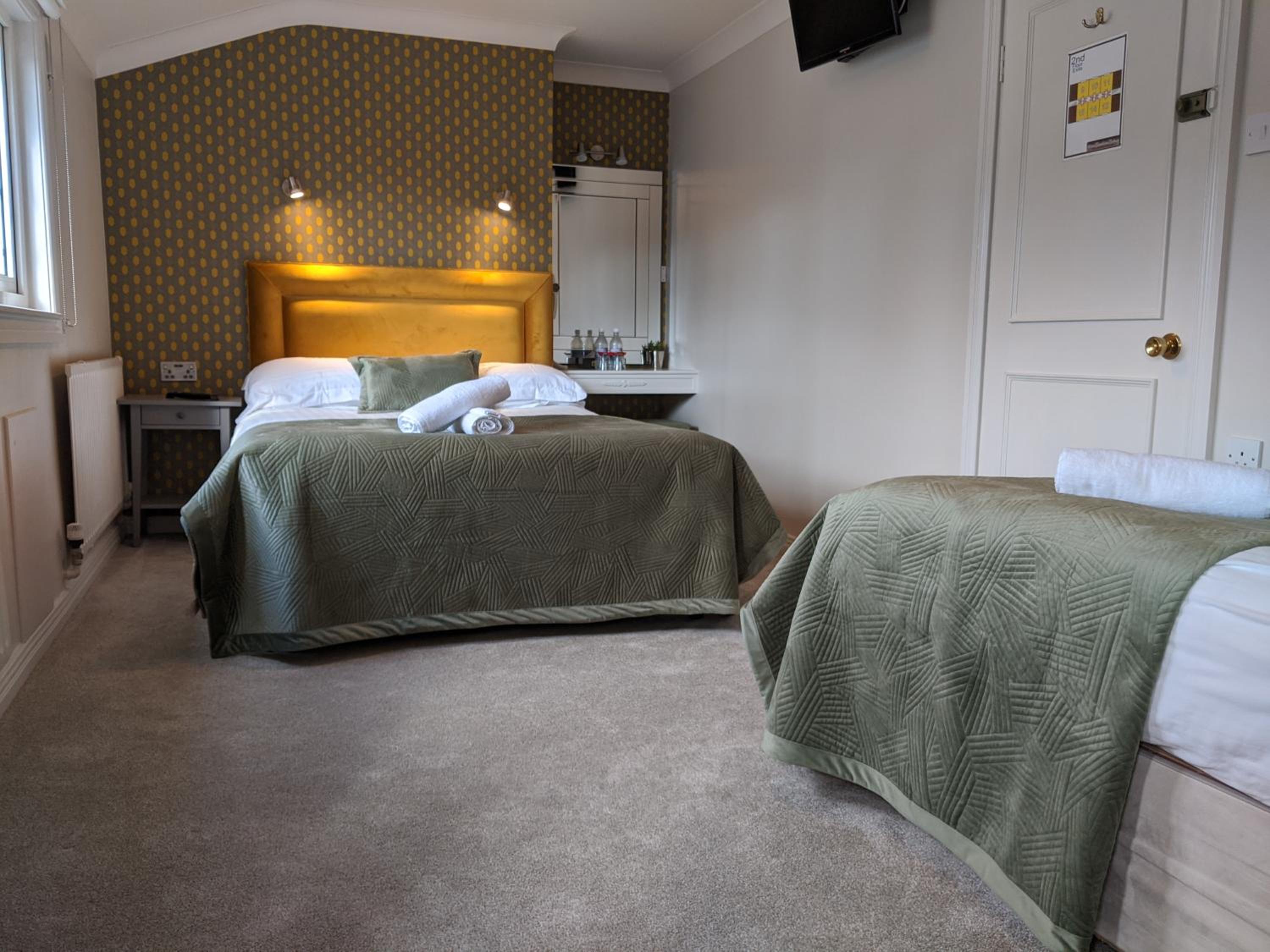 Double or Twin Room with Shower - Photo 2
