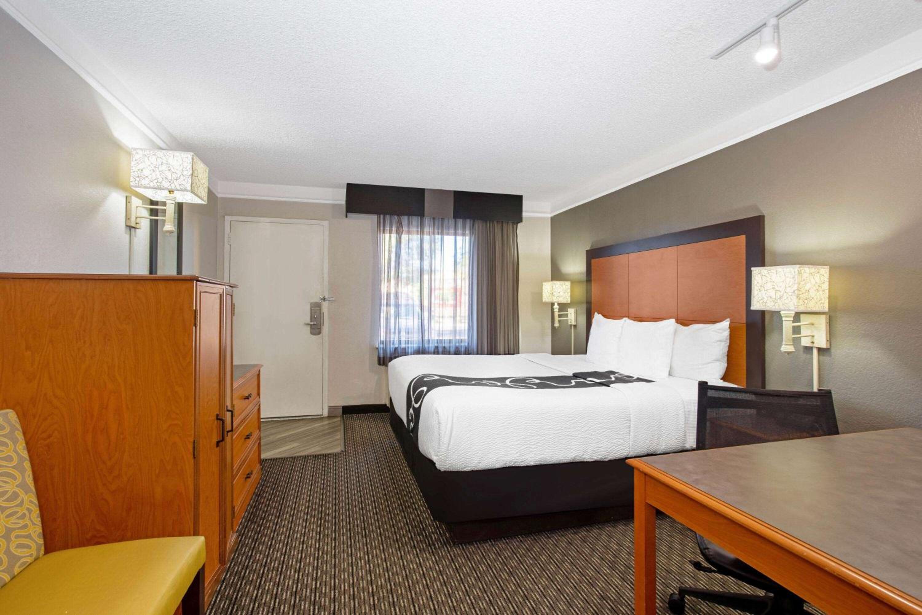 King Room - Disability Access - Photo 7