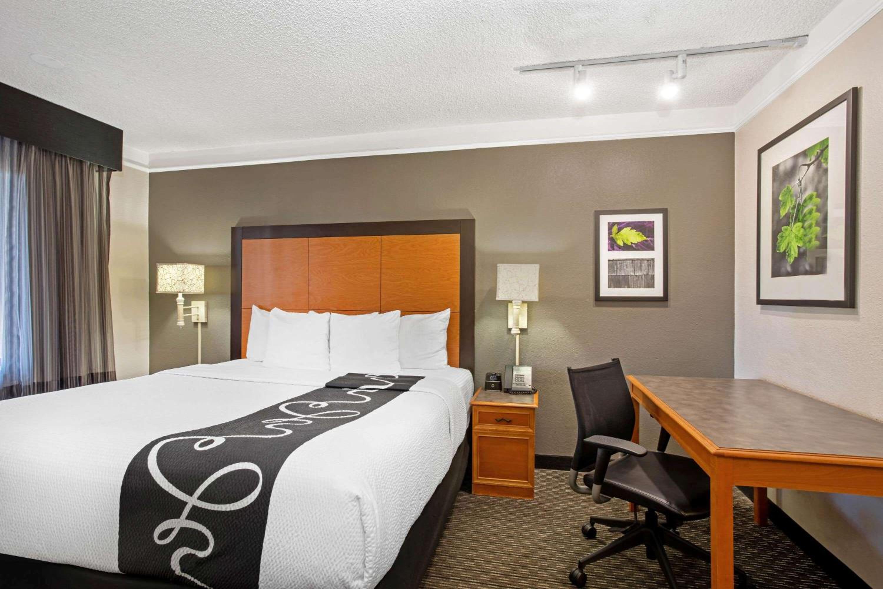 King Room - Disability Access - Photo 6