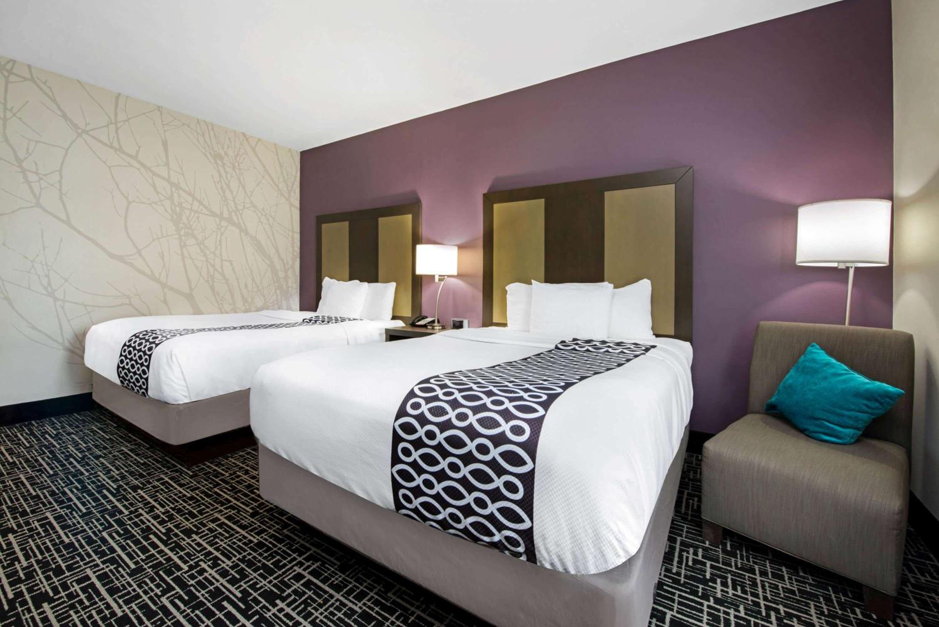 Queen Room with Two Queen Beds photo 1