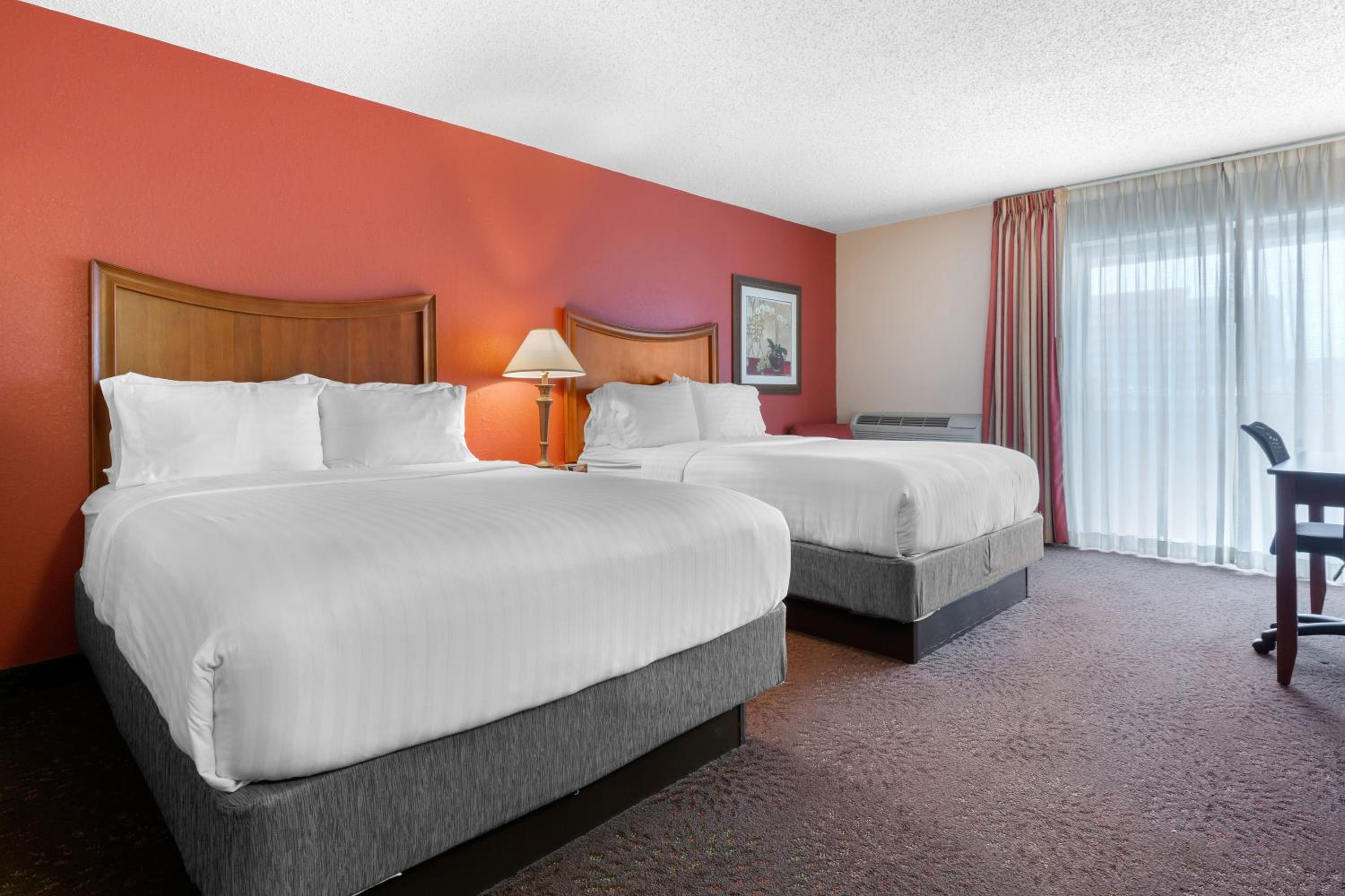 Standard Room with Two Queen Beds - Photo 1
