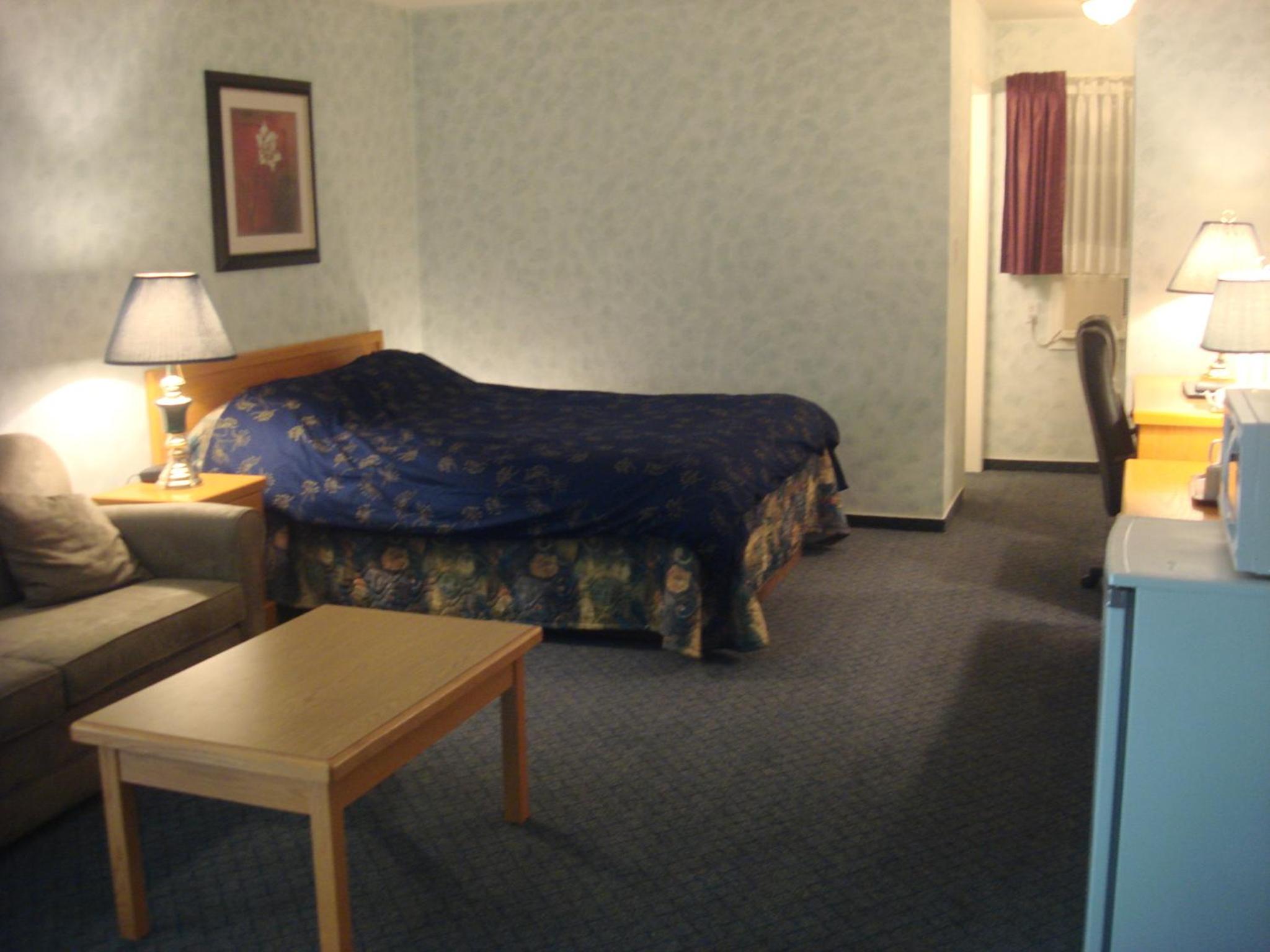 Queen Room with Two Queen Beds photo 1