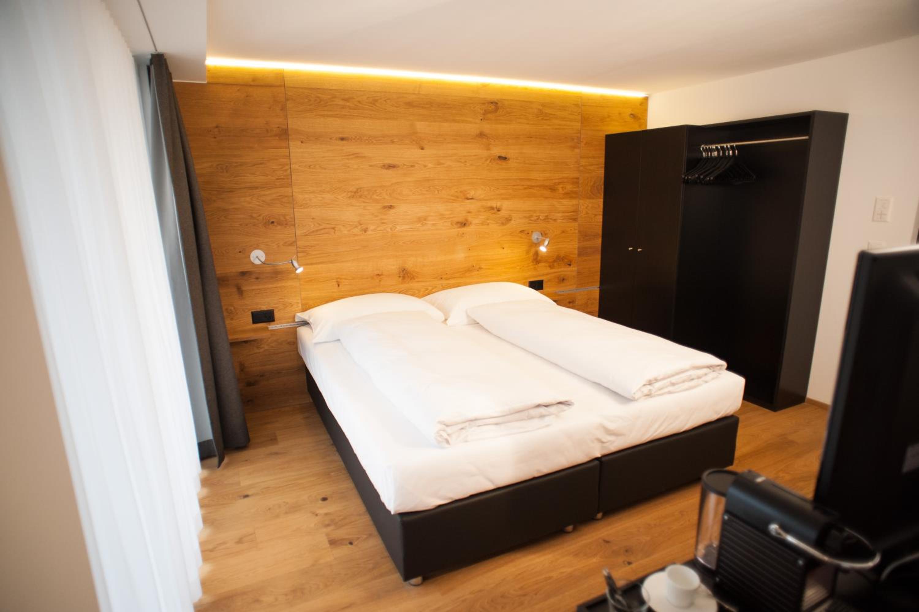 Suite - Photo 11