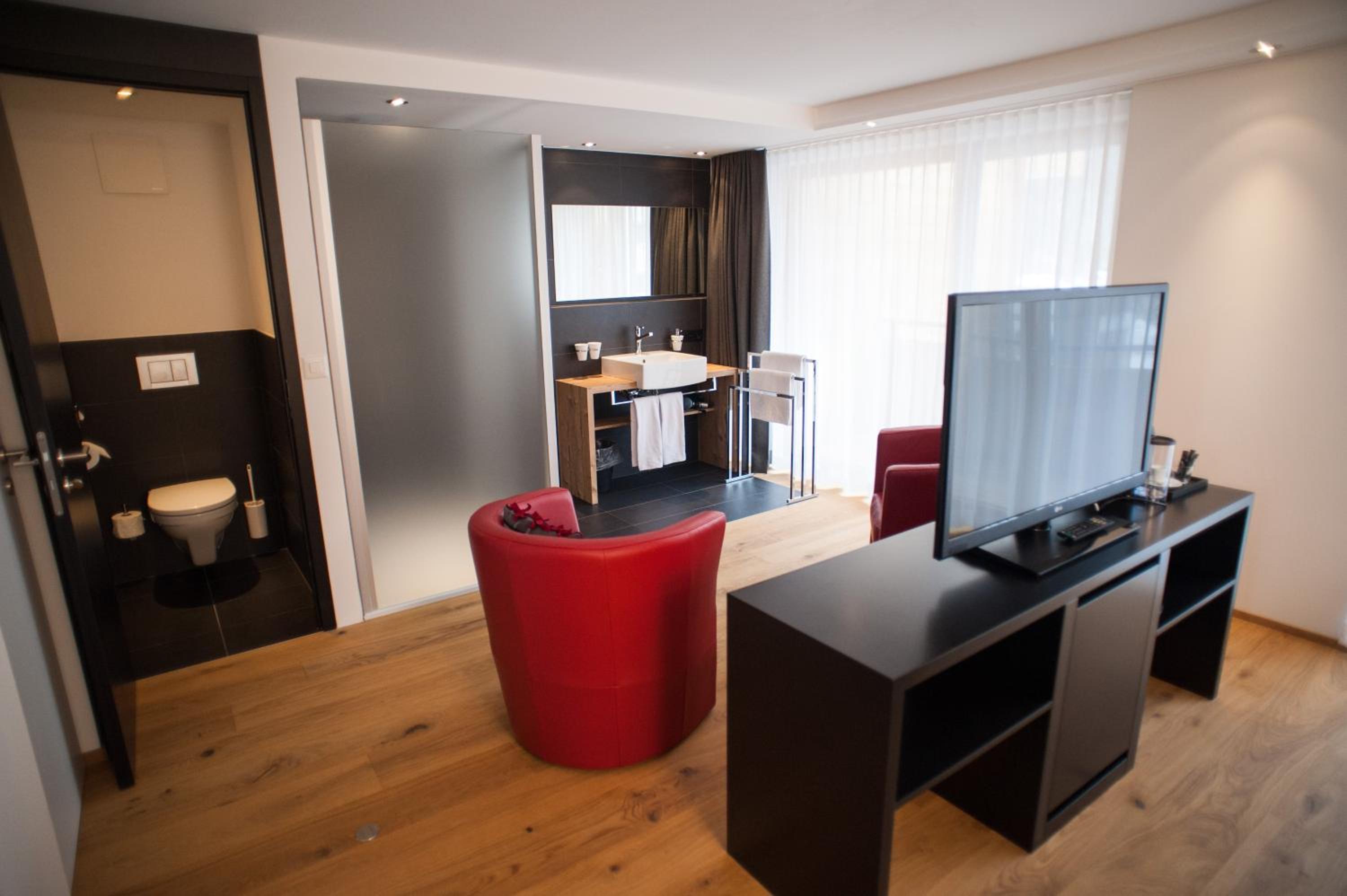 Suite - Photo 8