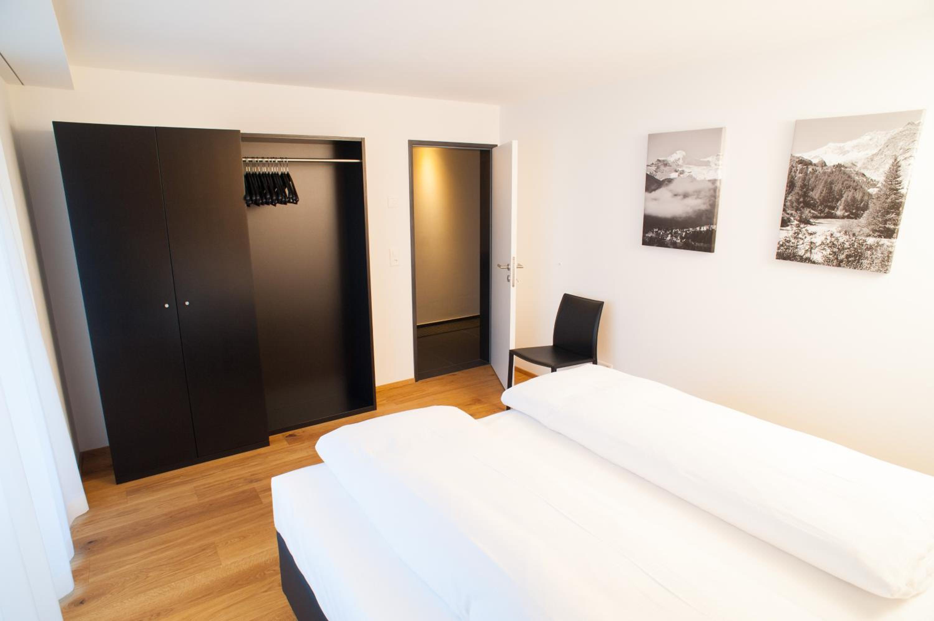 Deluxe Two-Bedroom Apartment - Photo 14