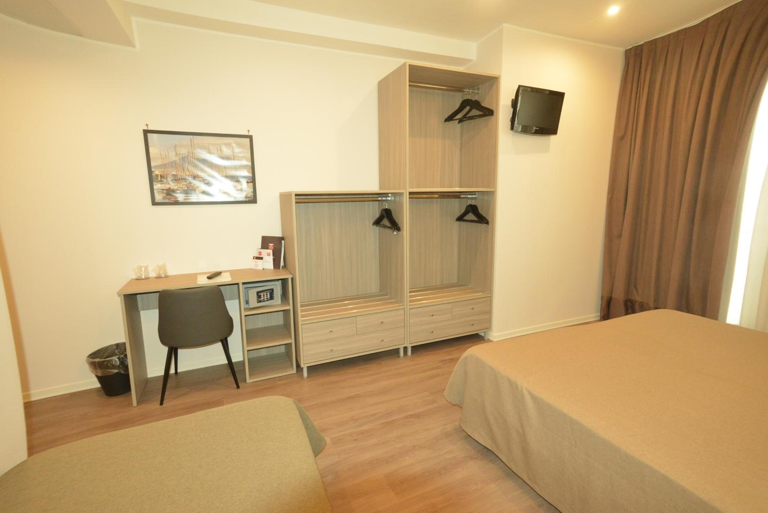 Double Room - Photo 10