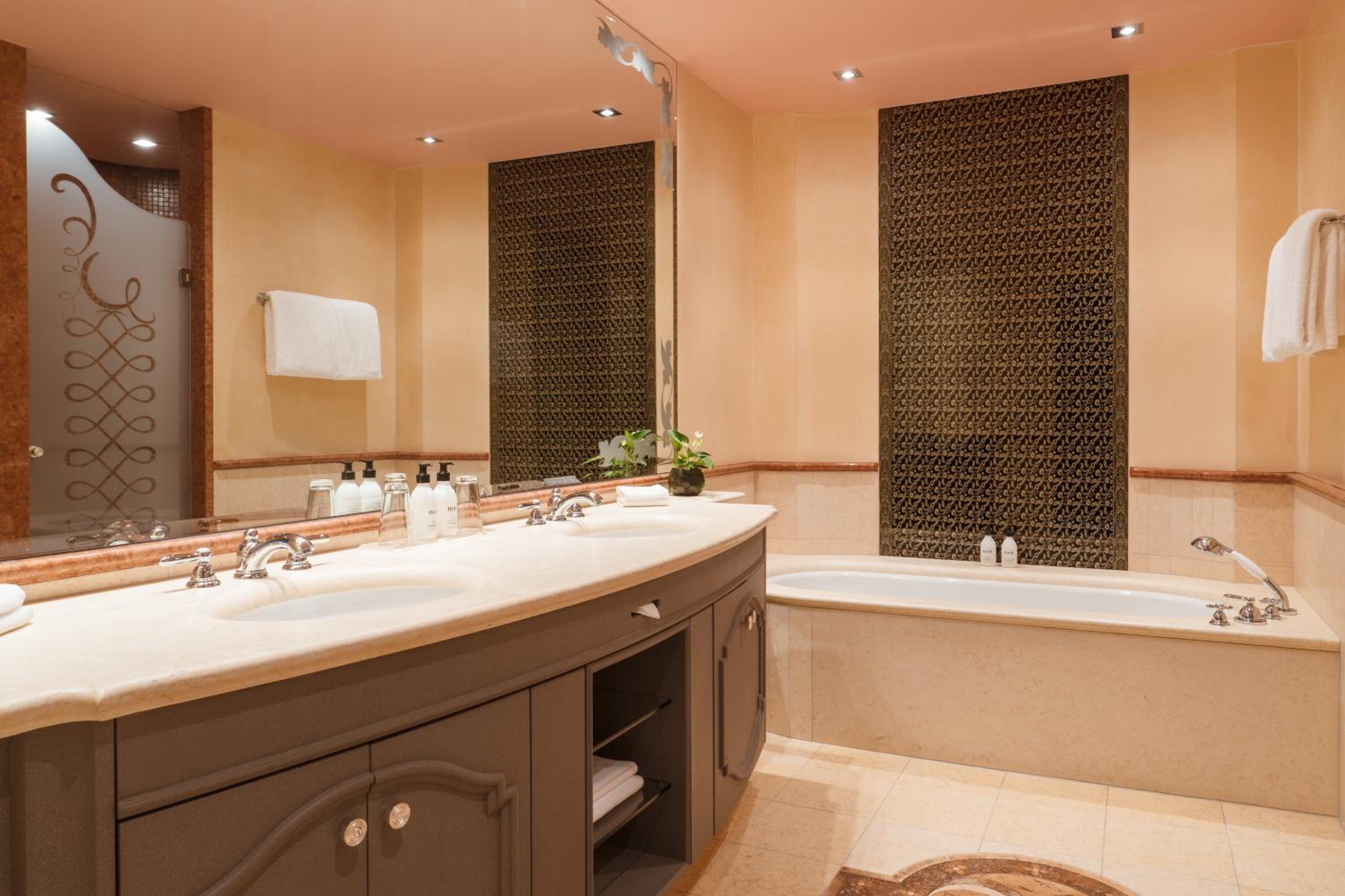 Deluxe Two-Bedroom Suite with Lake View, Carlton Hotel