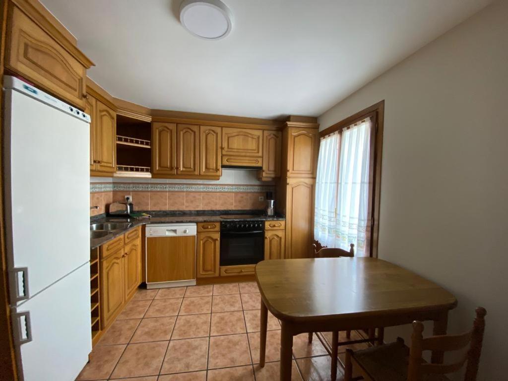 Five-Bedroom House photo 2