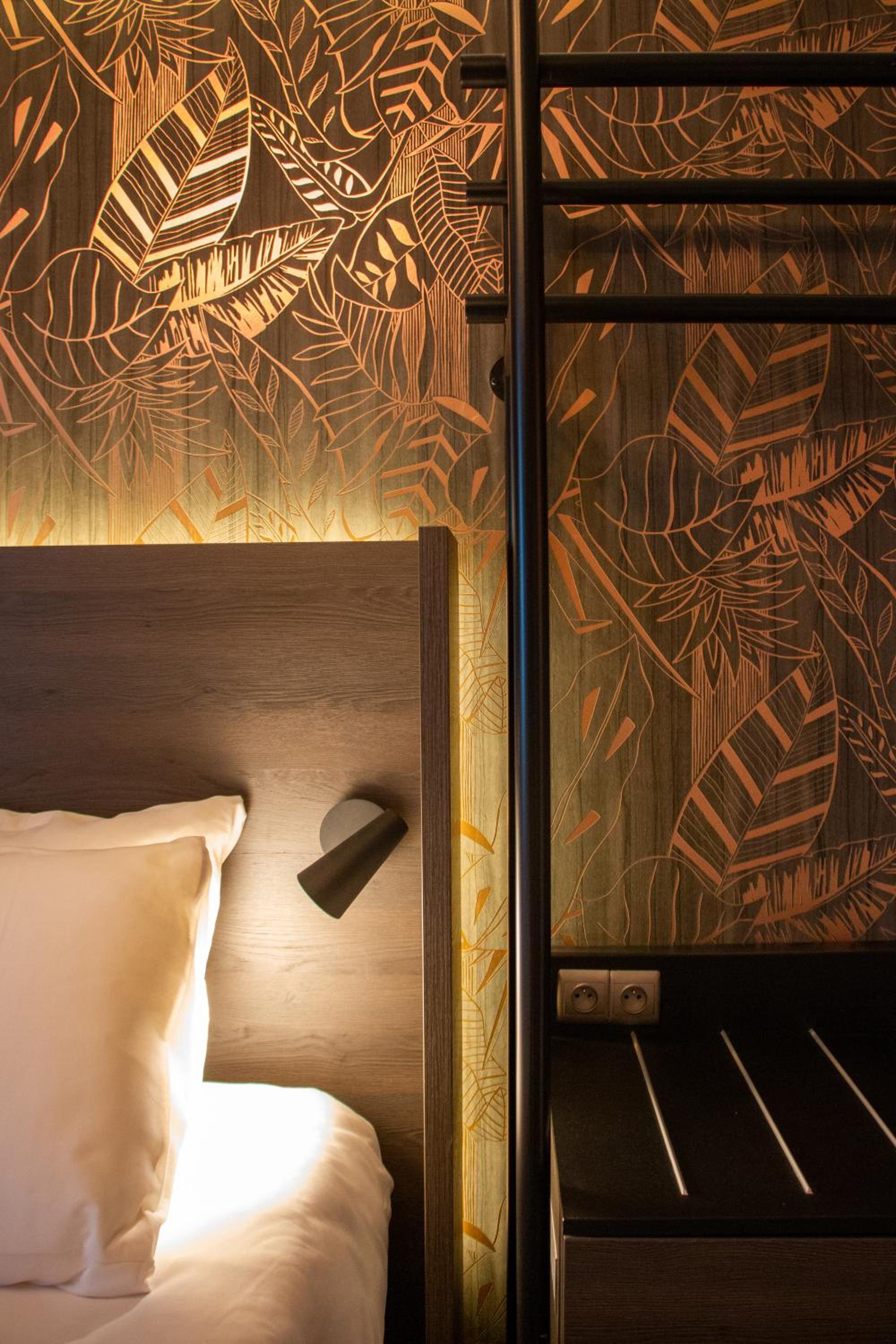 Double Room with Small Balcony - Photo 4