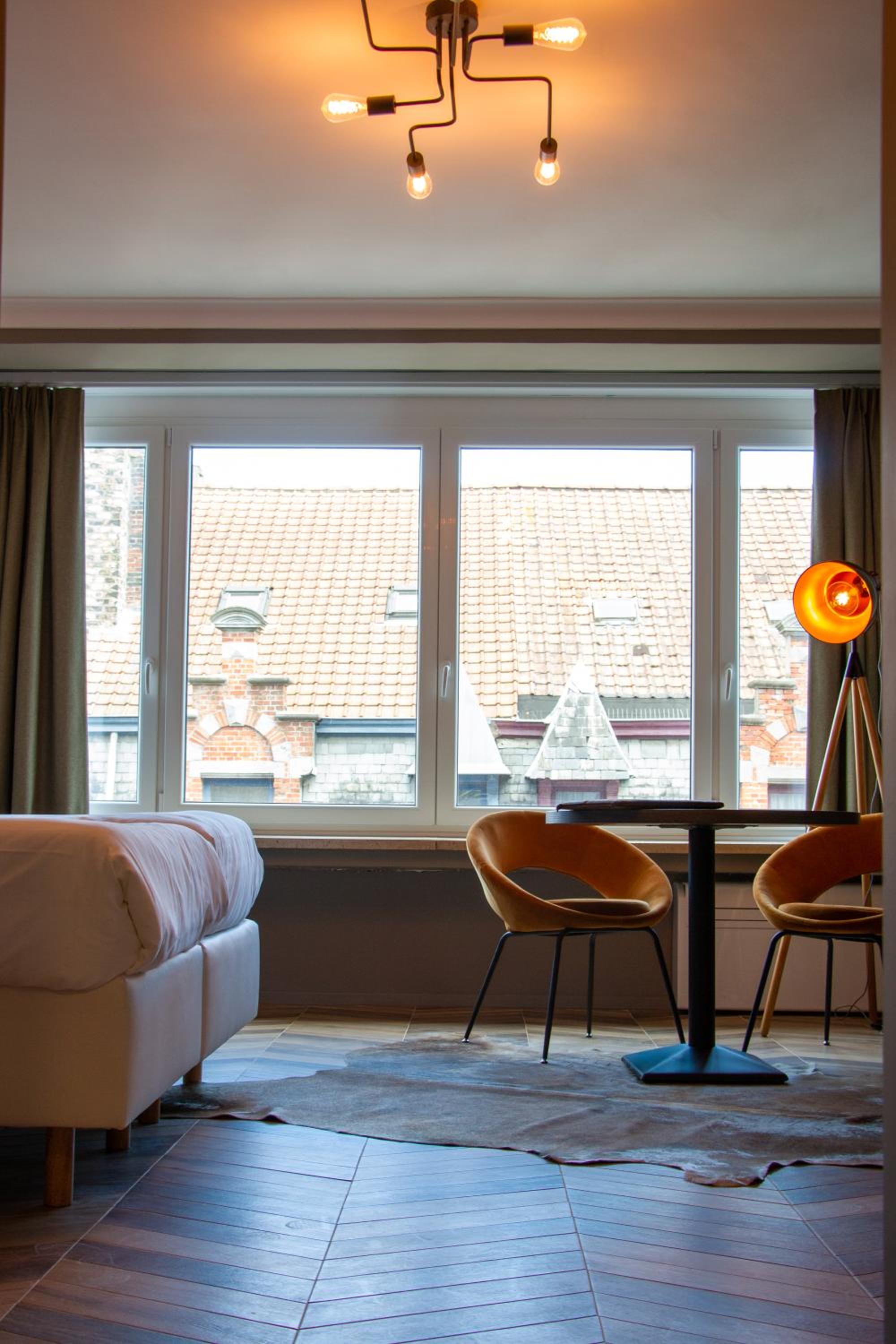 Large Double Room - Photo 4