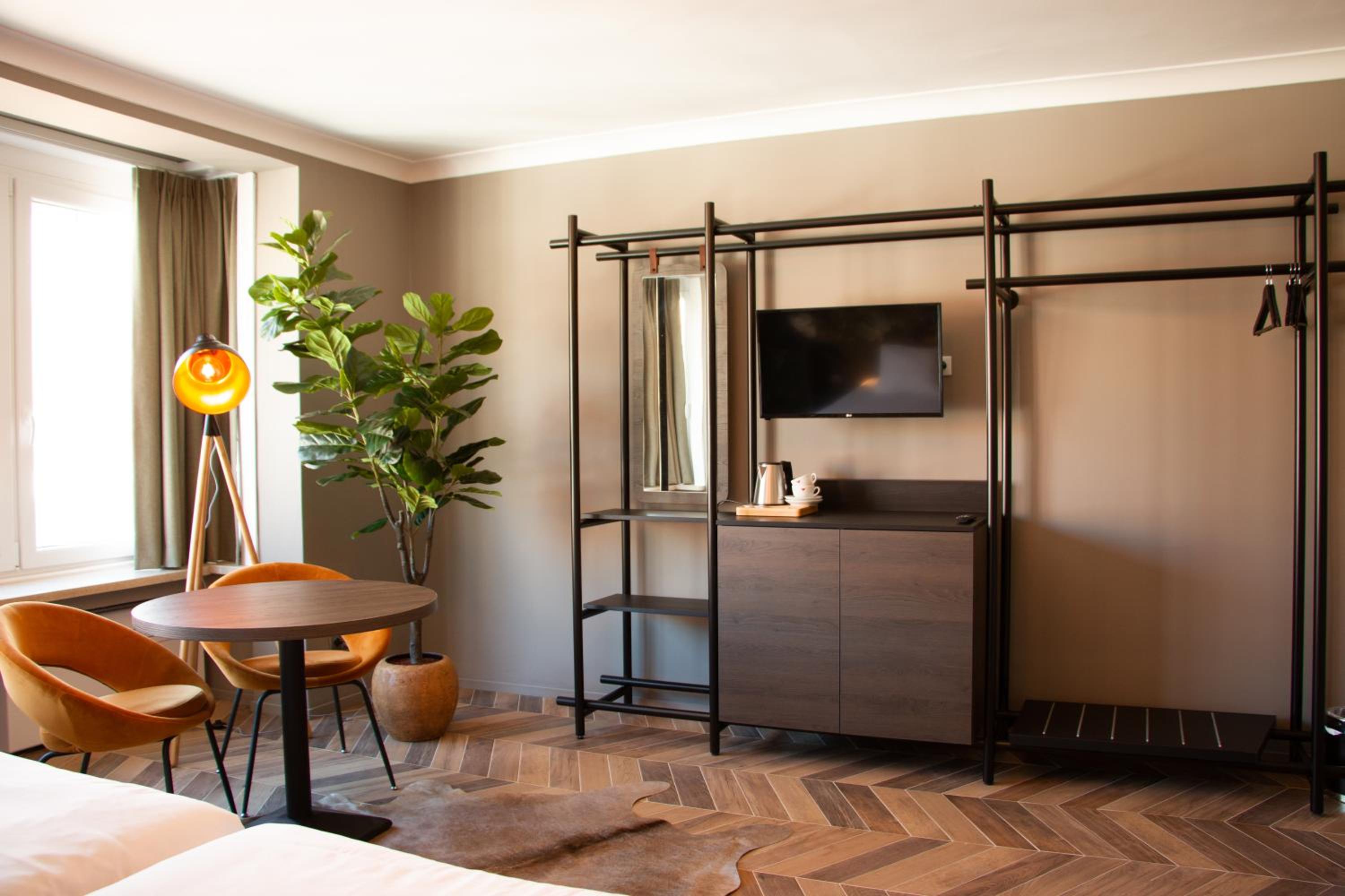 Large Double Room - Photo 6