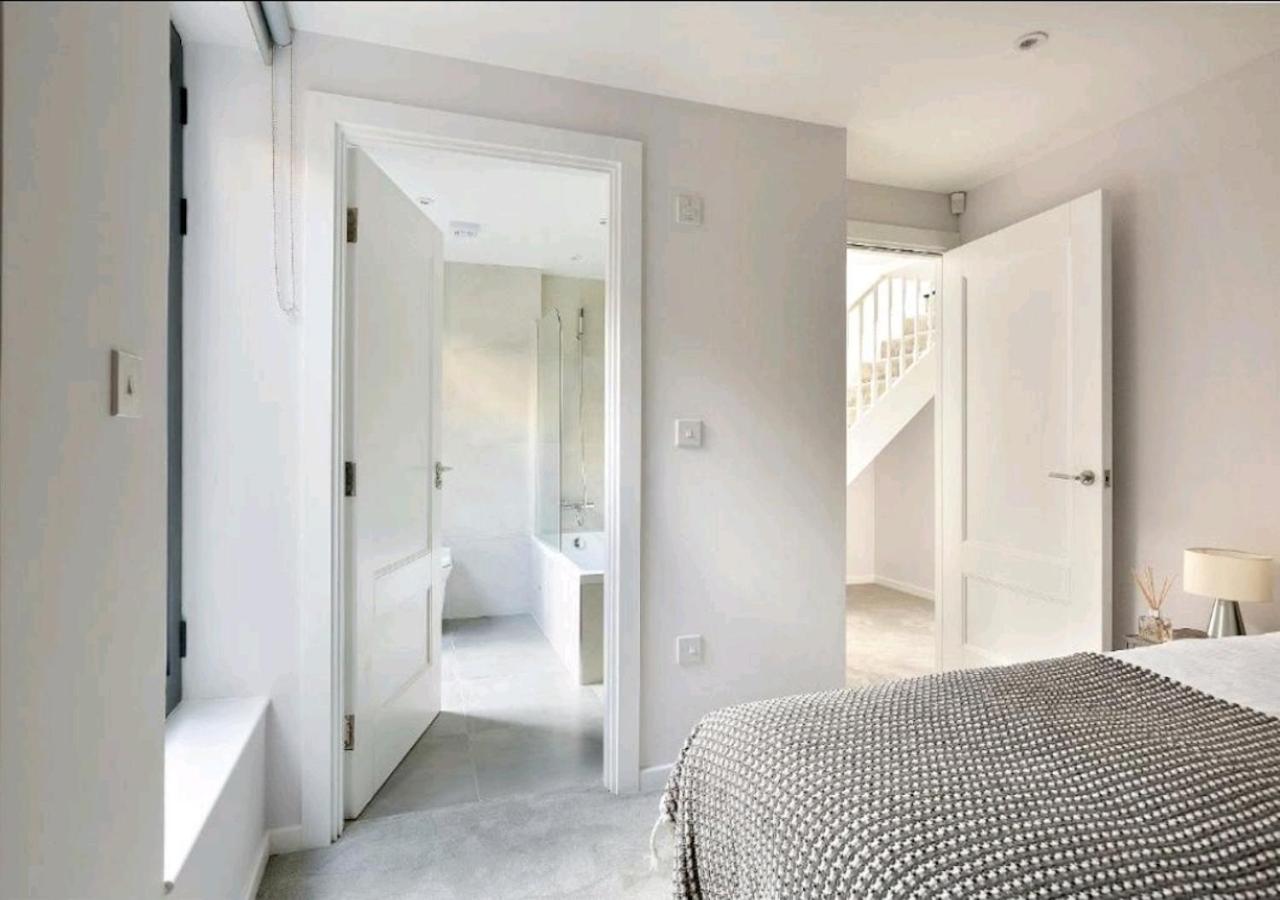 Apartment with Shower photo 1