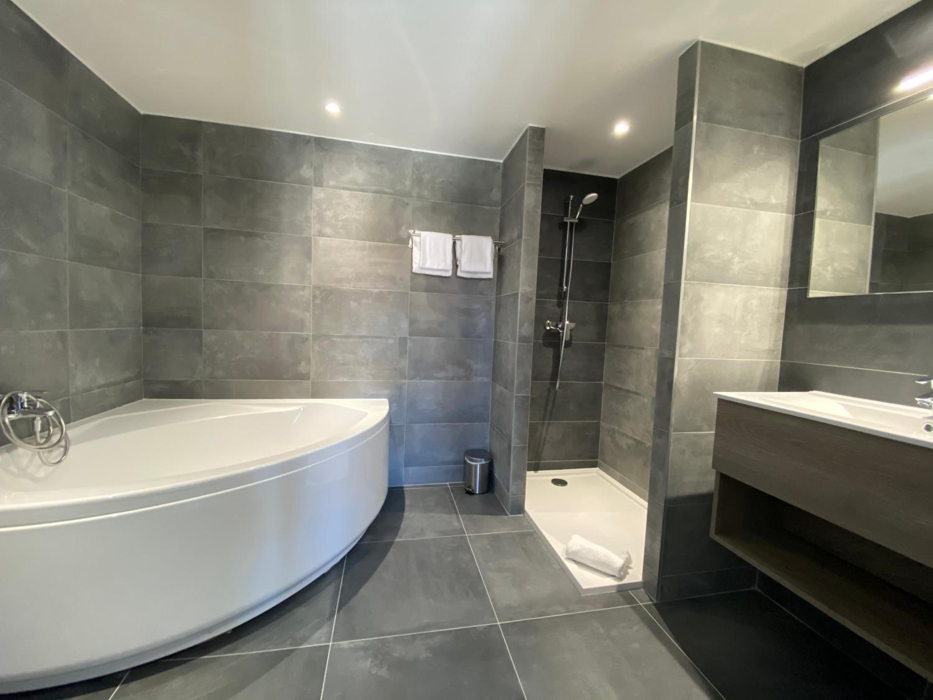 Superior Suite - Photo 2