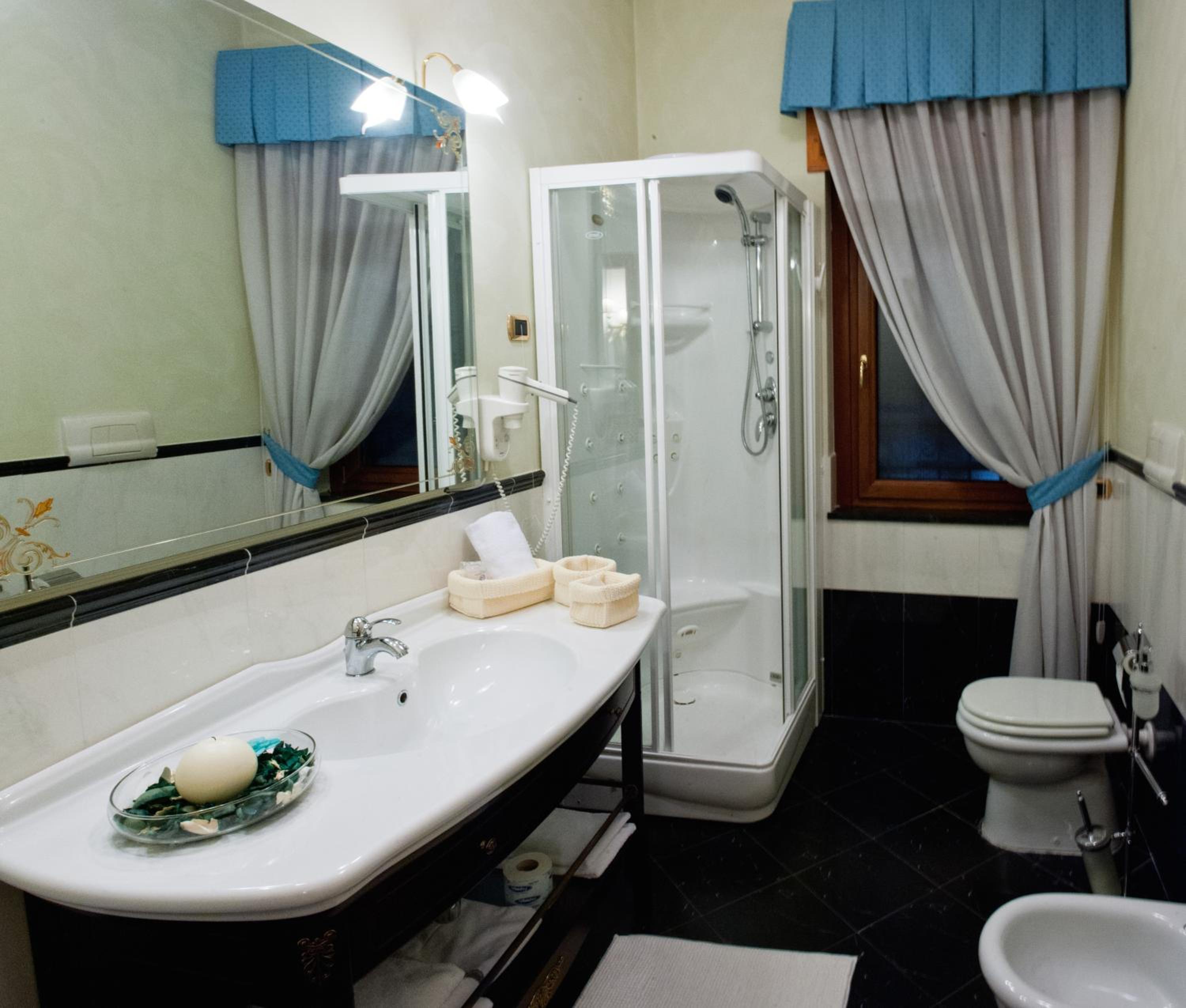 Quadruple Room - Photo 2