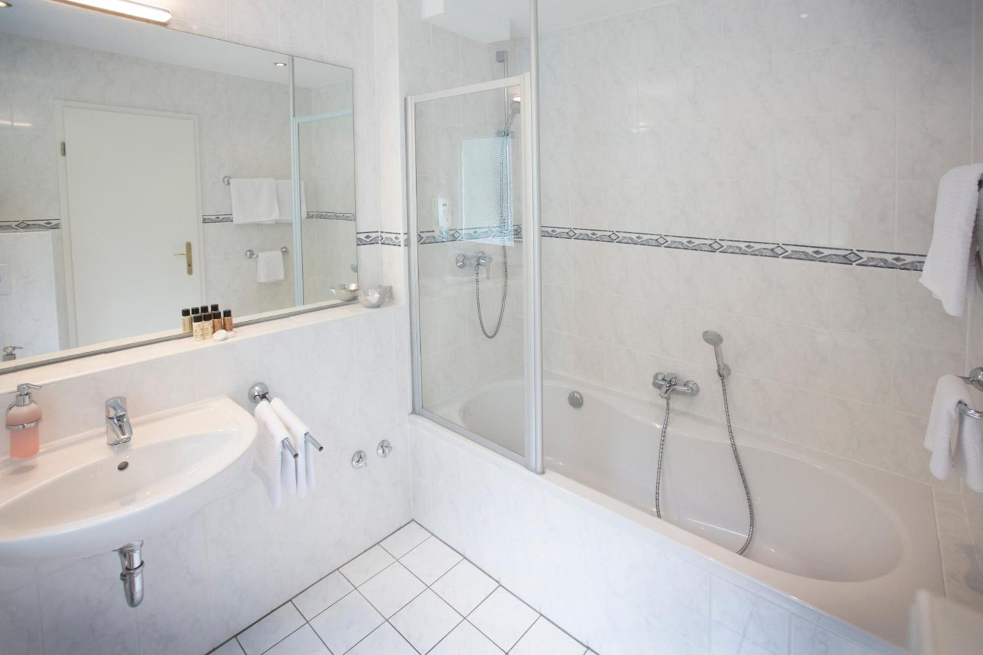 Suite - Photo 5