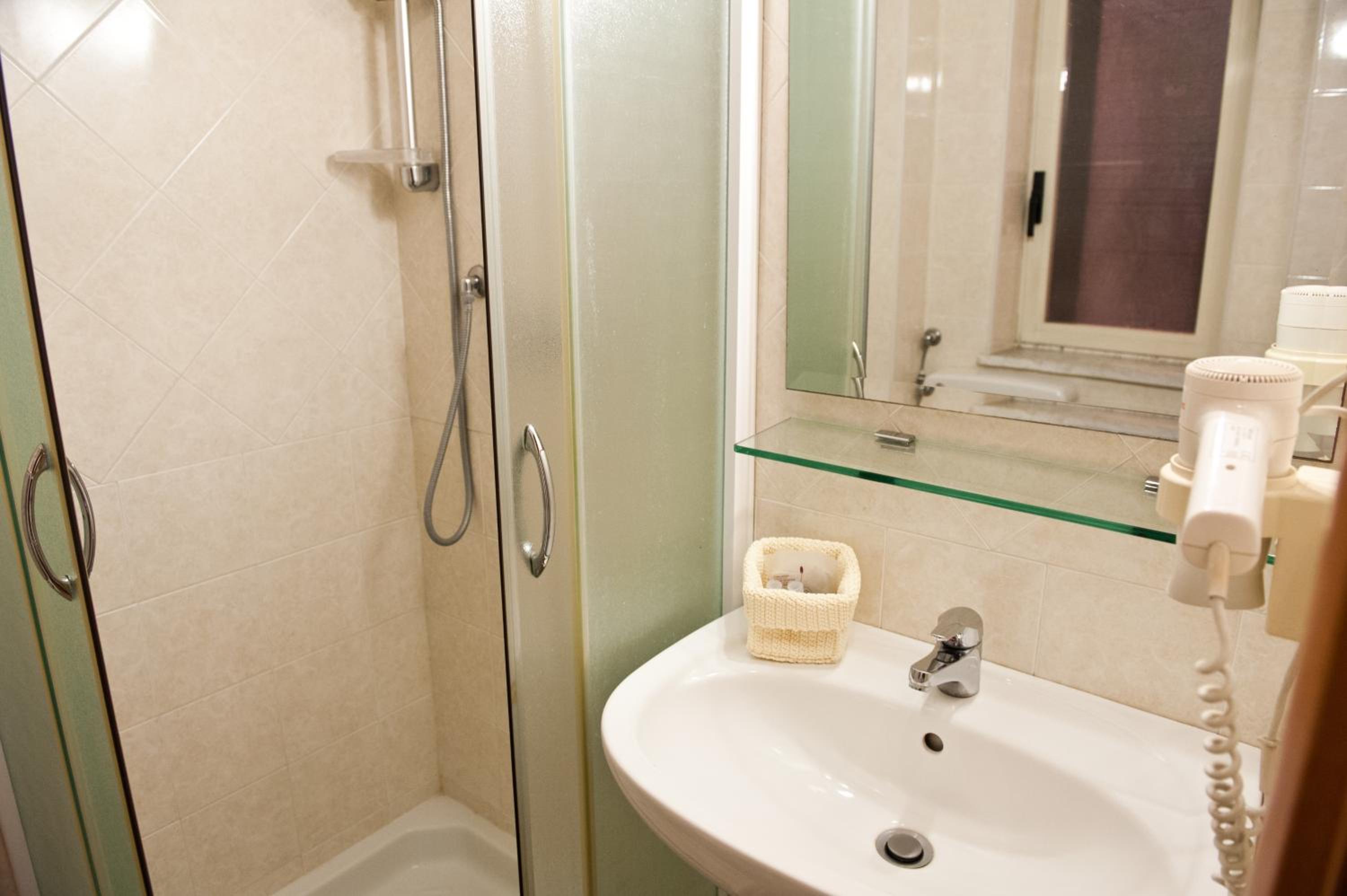 Standard Triple Room - Photo 2
