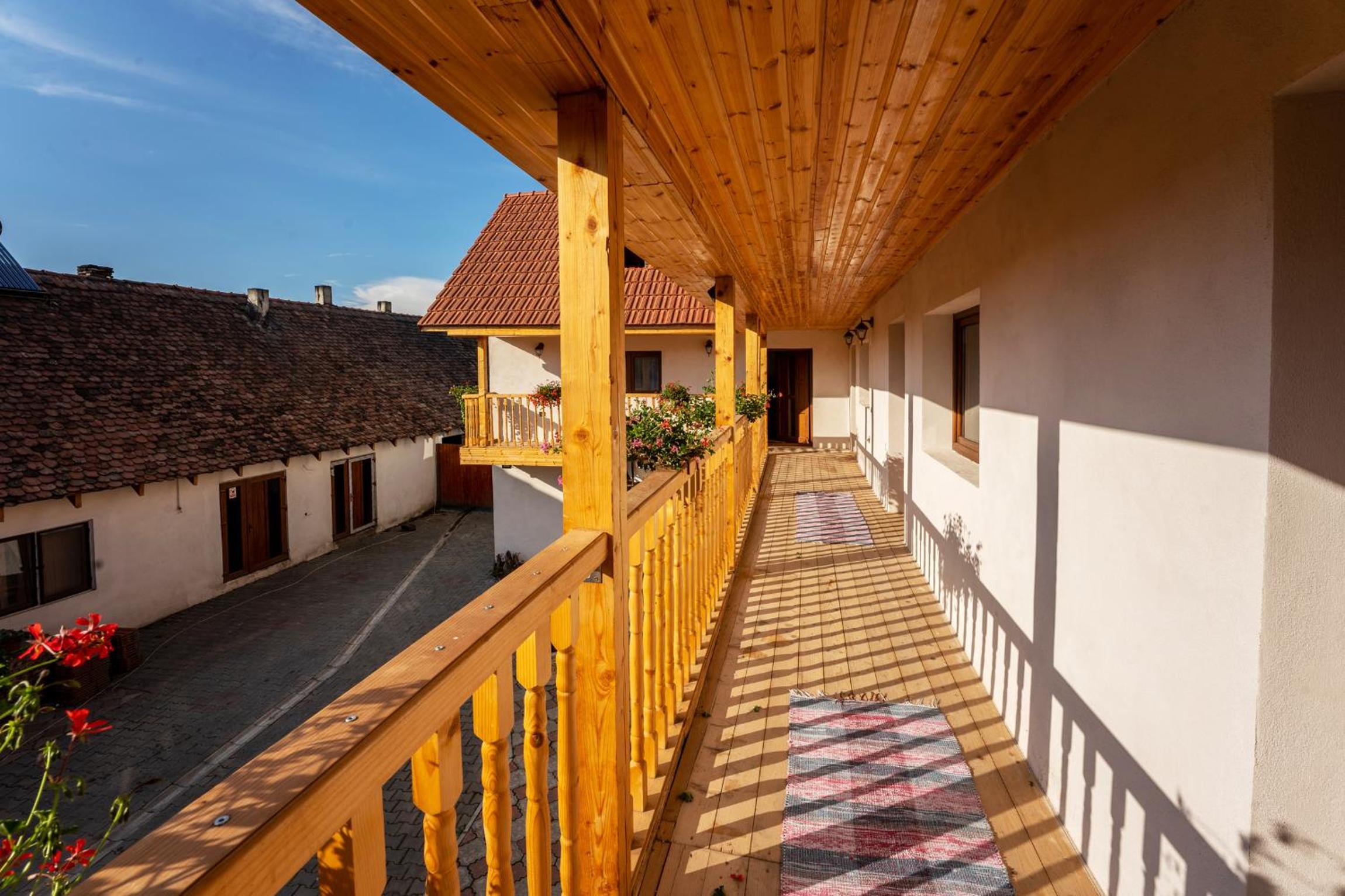 Double Room with Balcony - Photo 5