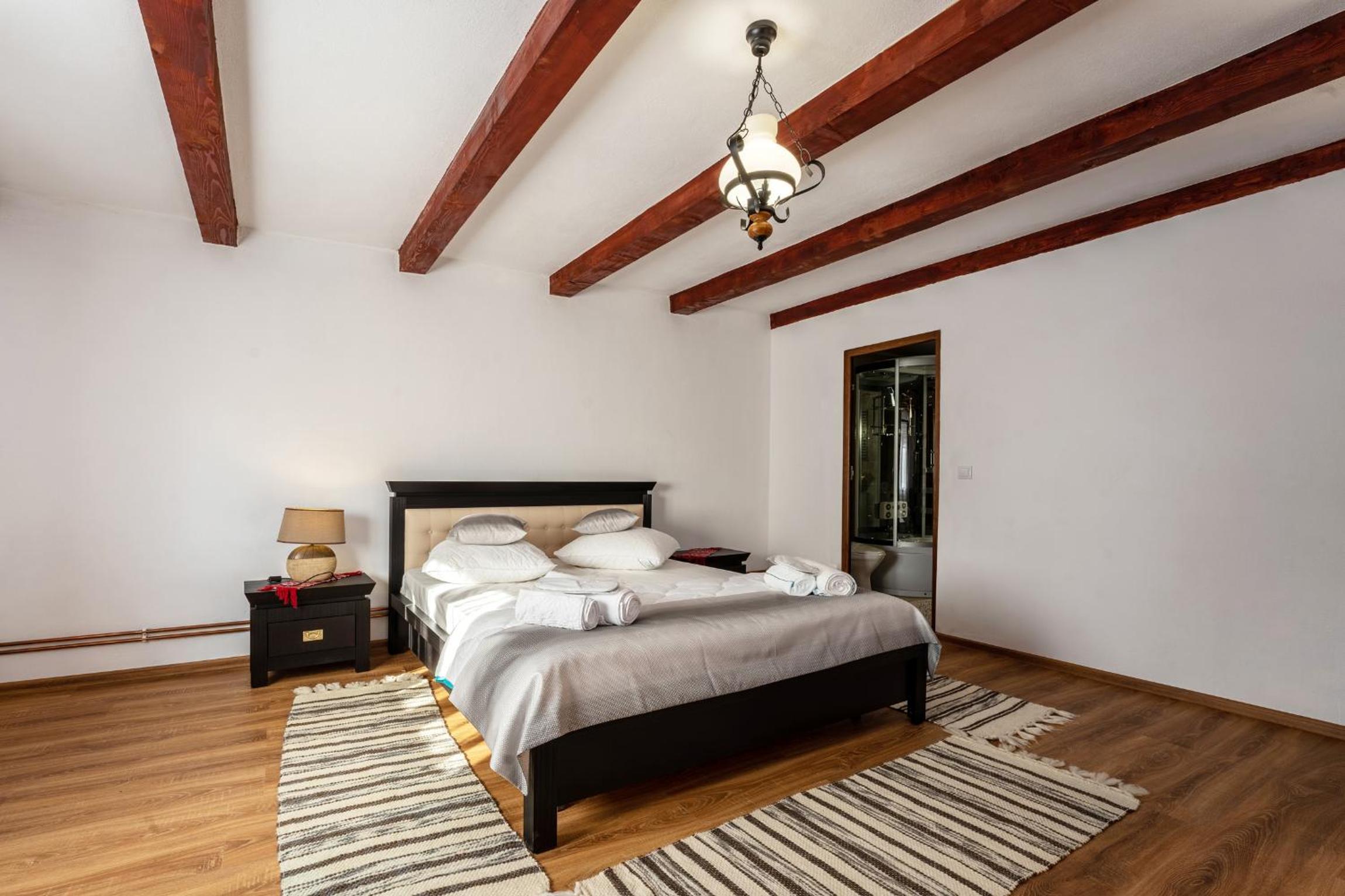 Double Room with Balcony - Photo 2