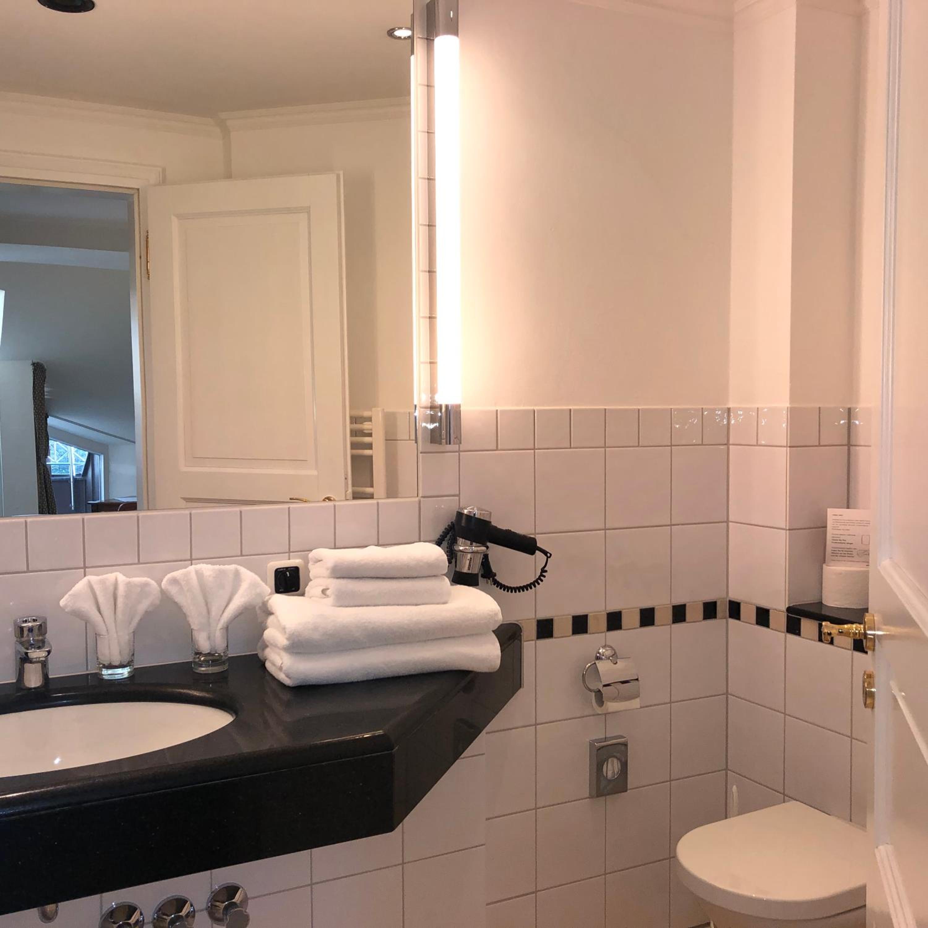 One-Bedroom Apartment - Photo 3