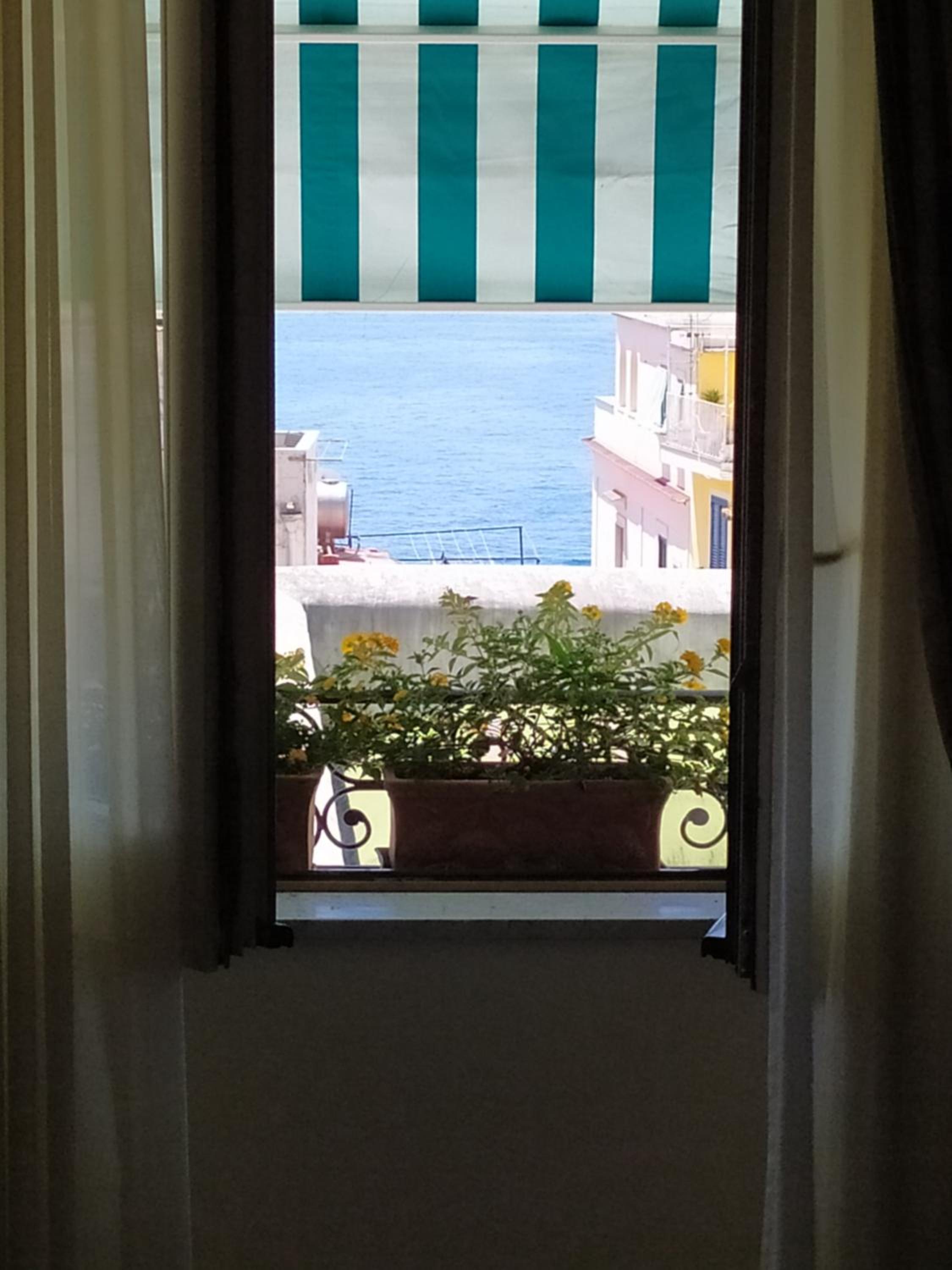 Deluxe Double Room with Balcony and Sea View photo 2