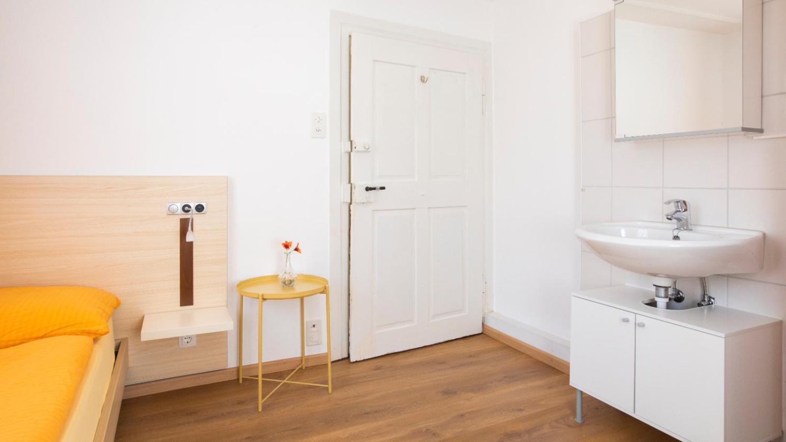 Single Room with Shared Shower and Toilet photo 3