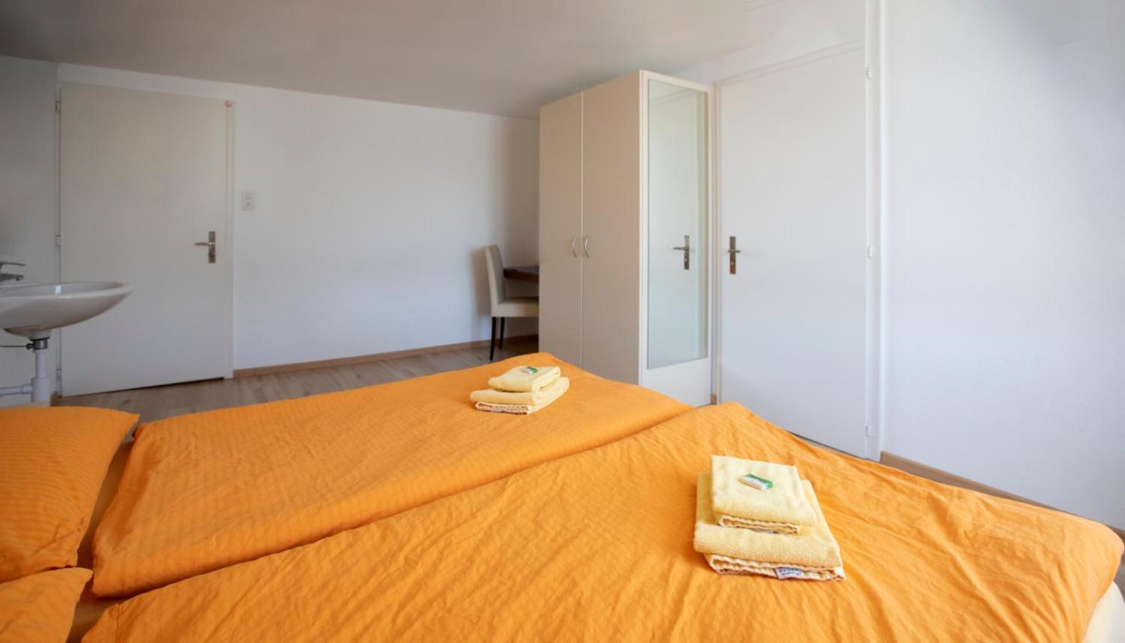 Double Room with Shared Bathroom photo 2