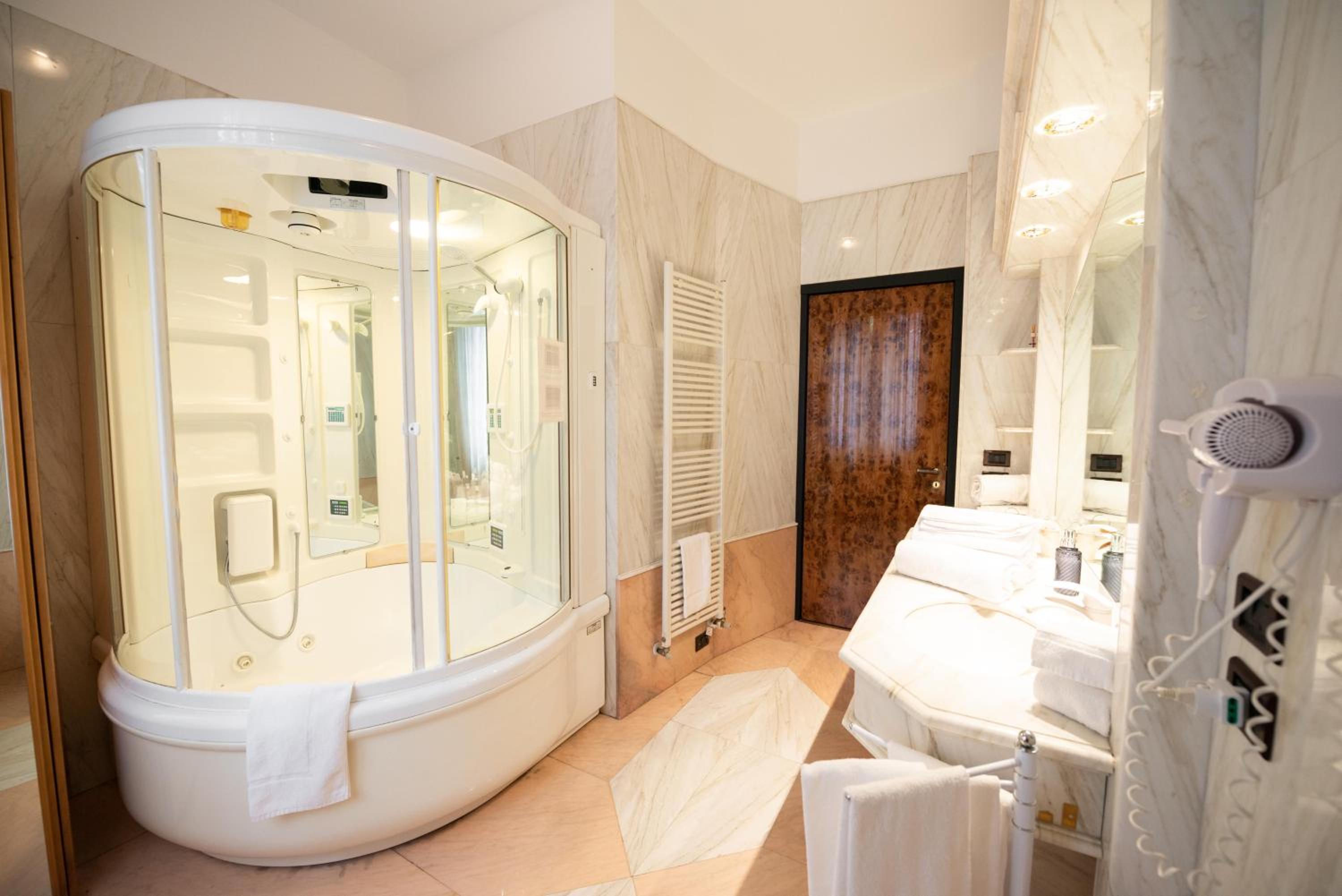 Family room with Private Entrance - Photo 24