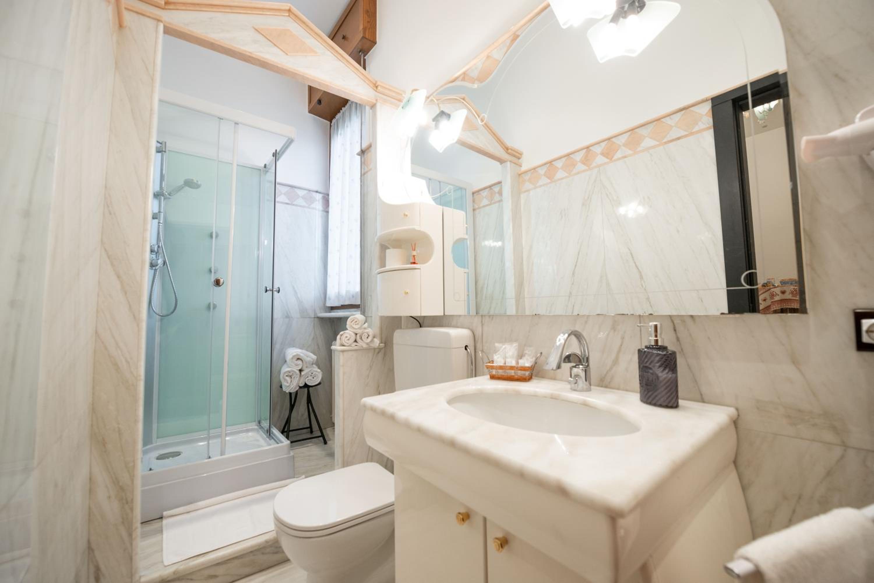 Deluxe Double Room with Private Entrance - Photo 30