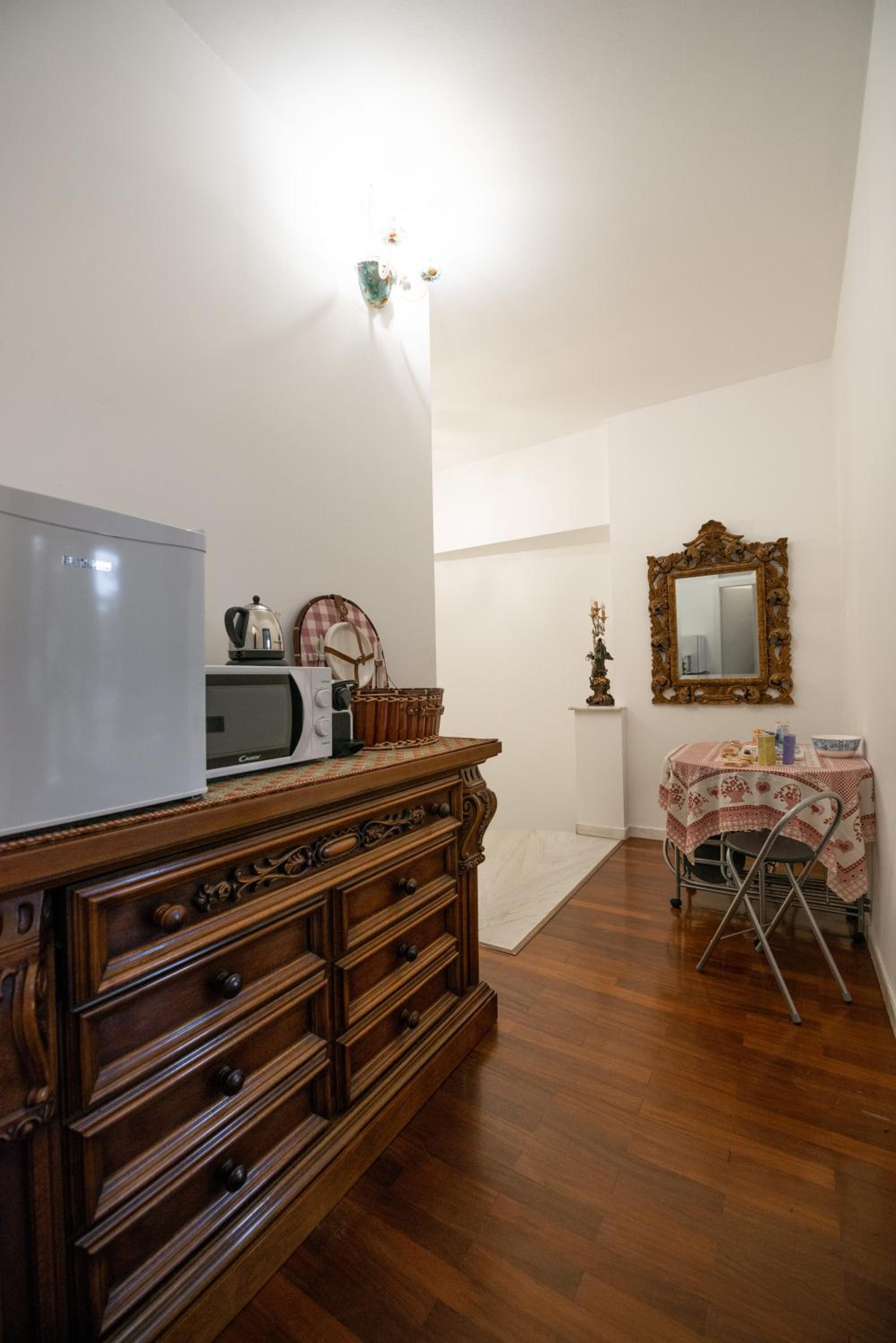 Deluxe Double Room with Private Entrance - Photo 16