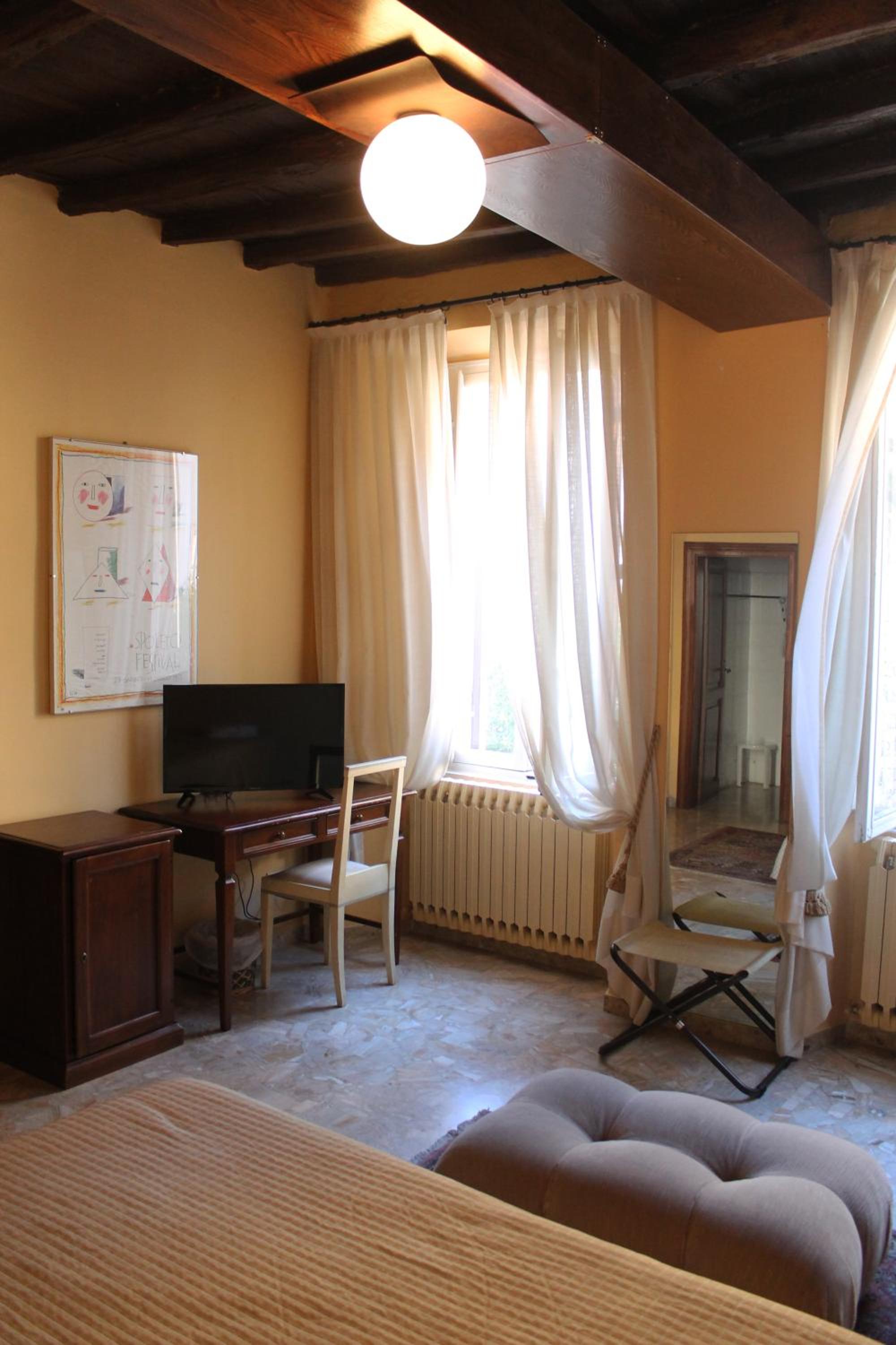 Deluxe Double Room (2 Adults + 1 Child) - Photo 7