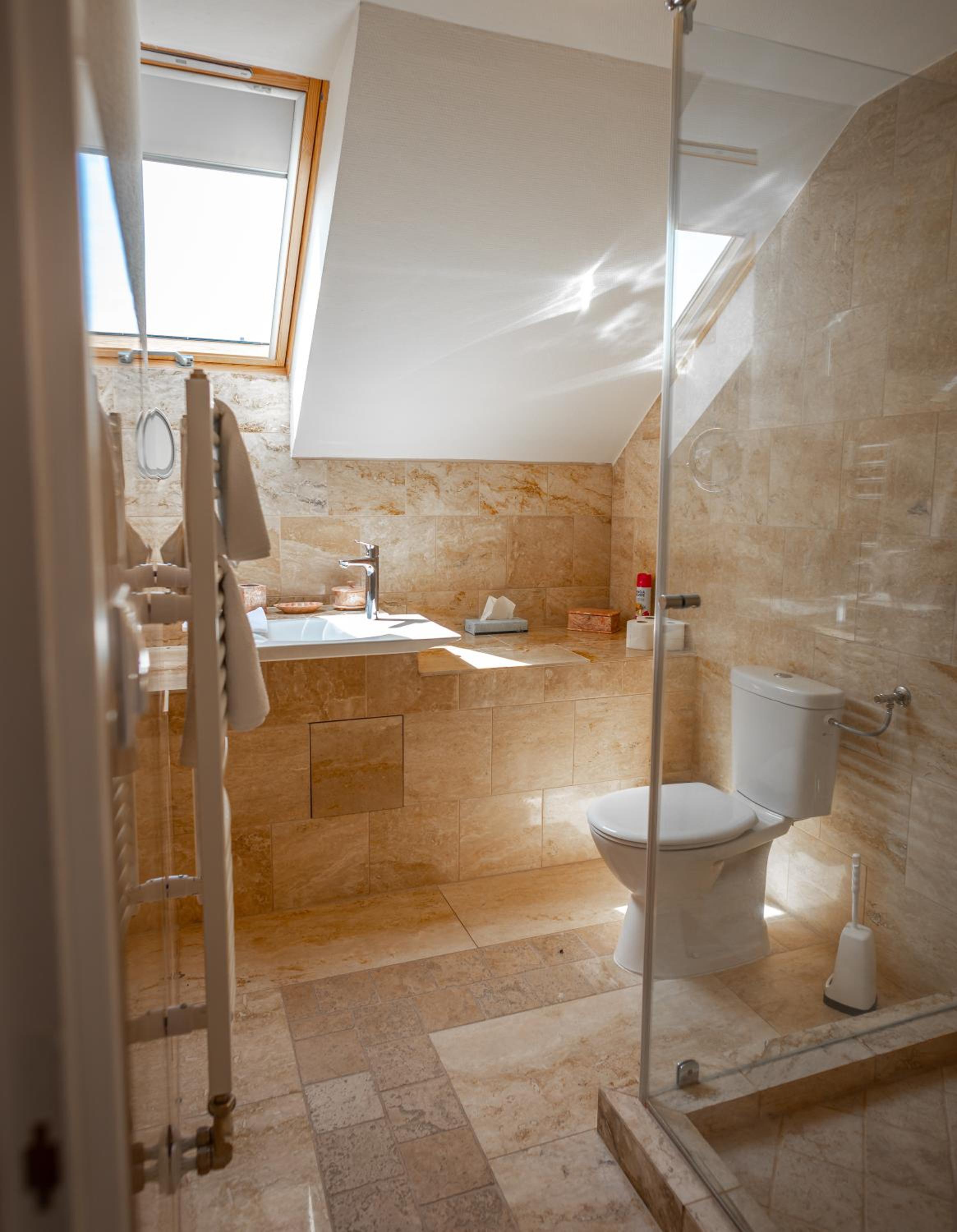 Standard Twin Room - Photo 7