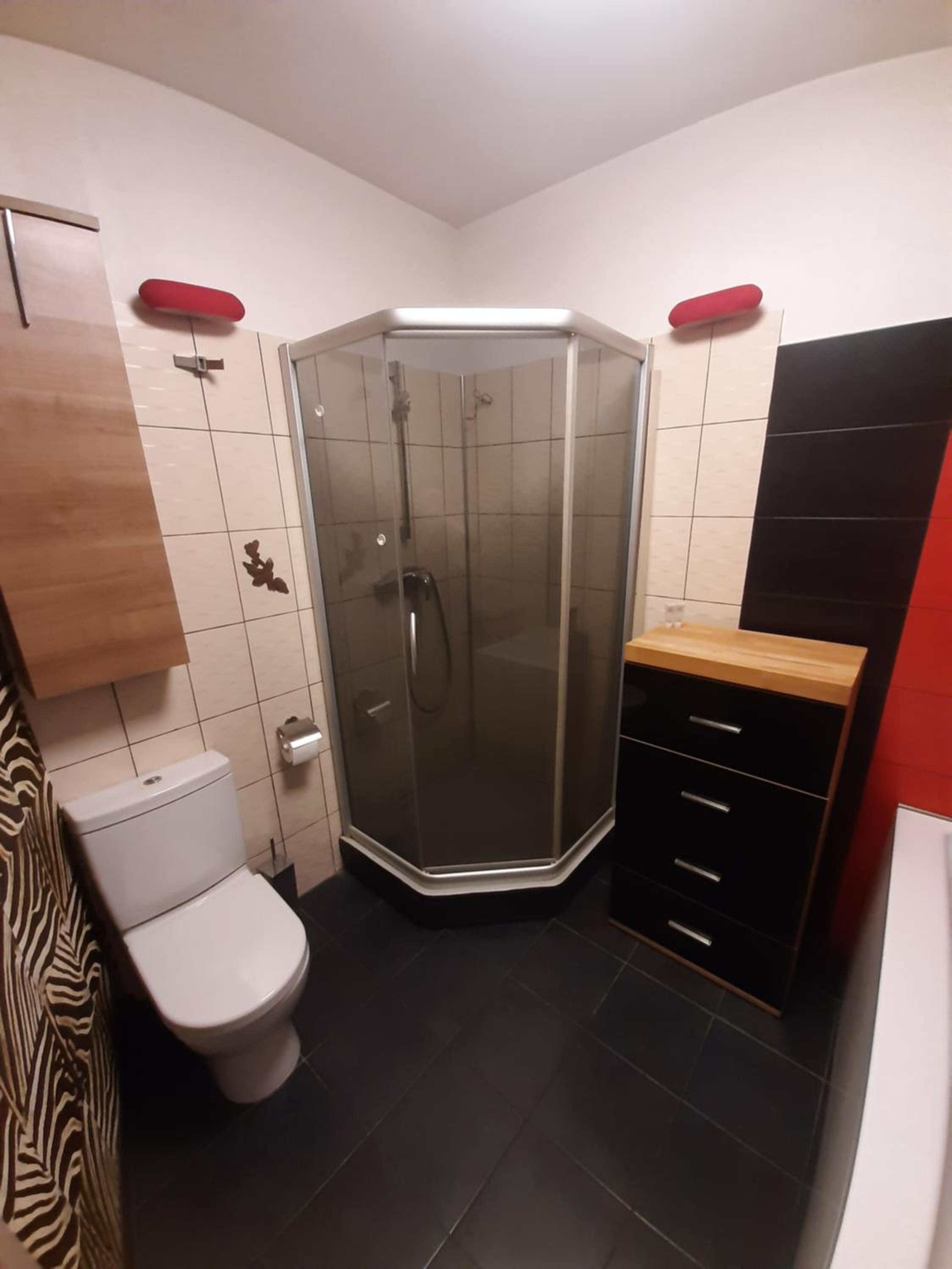 One-Bedroom Apartment - Photo 12