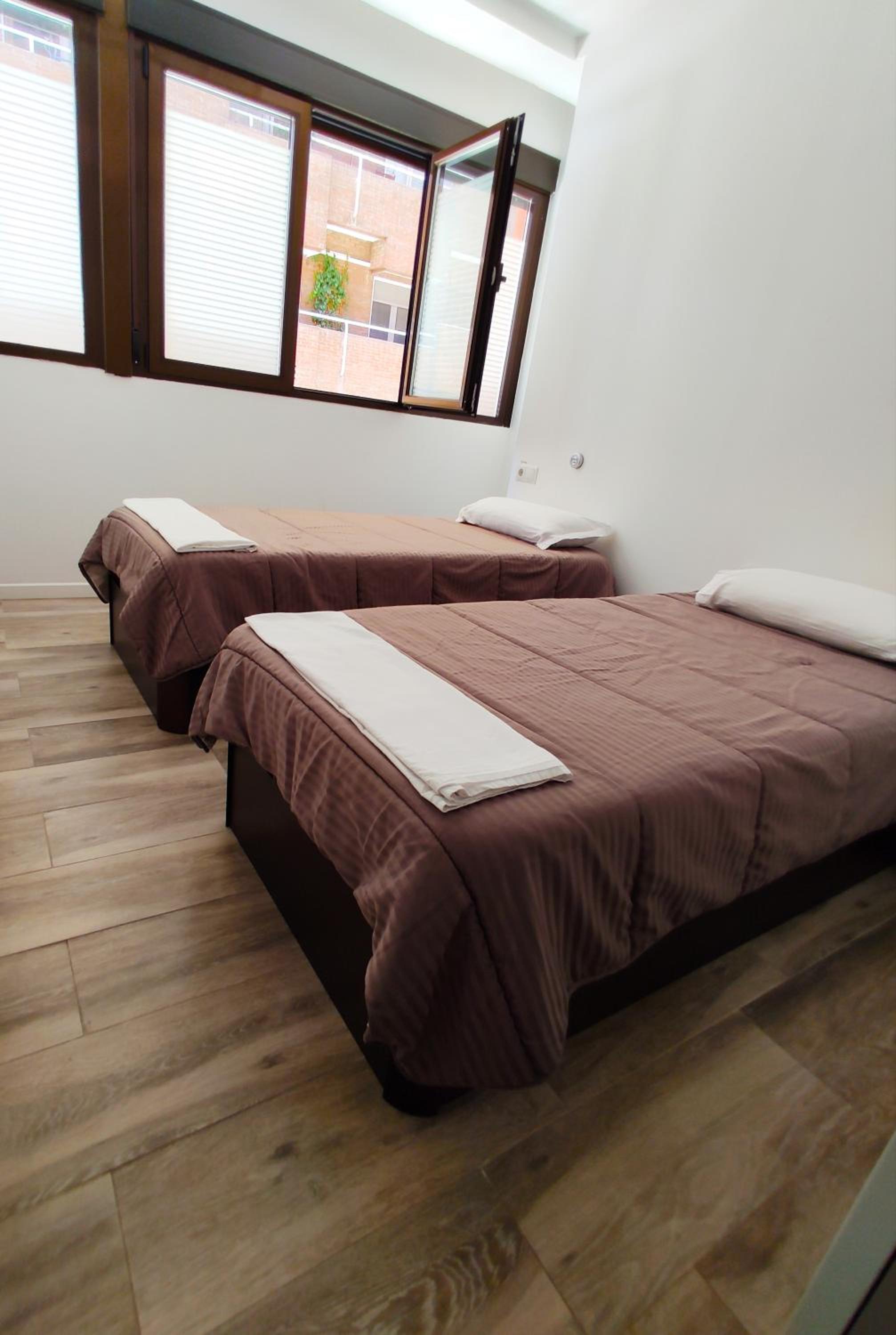 Twin Room with Private Bathroom photo 3