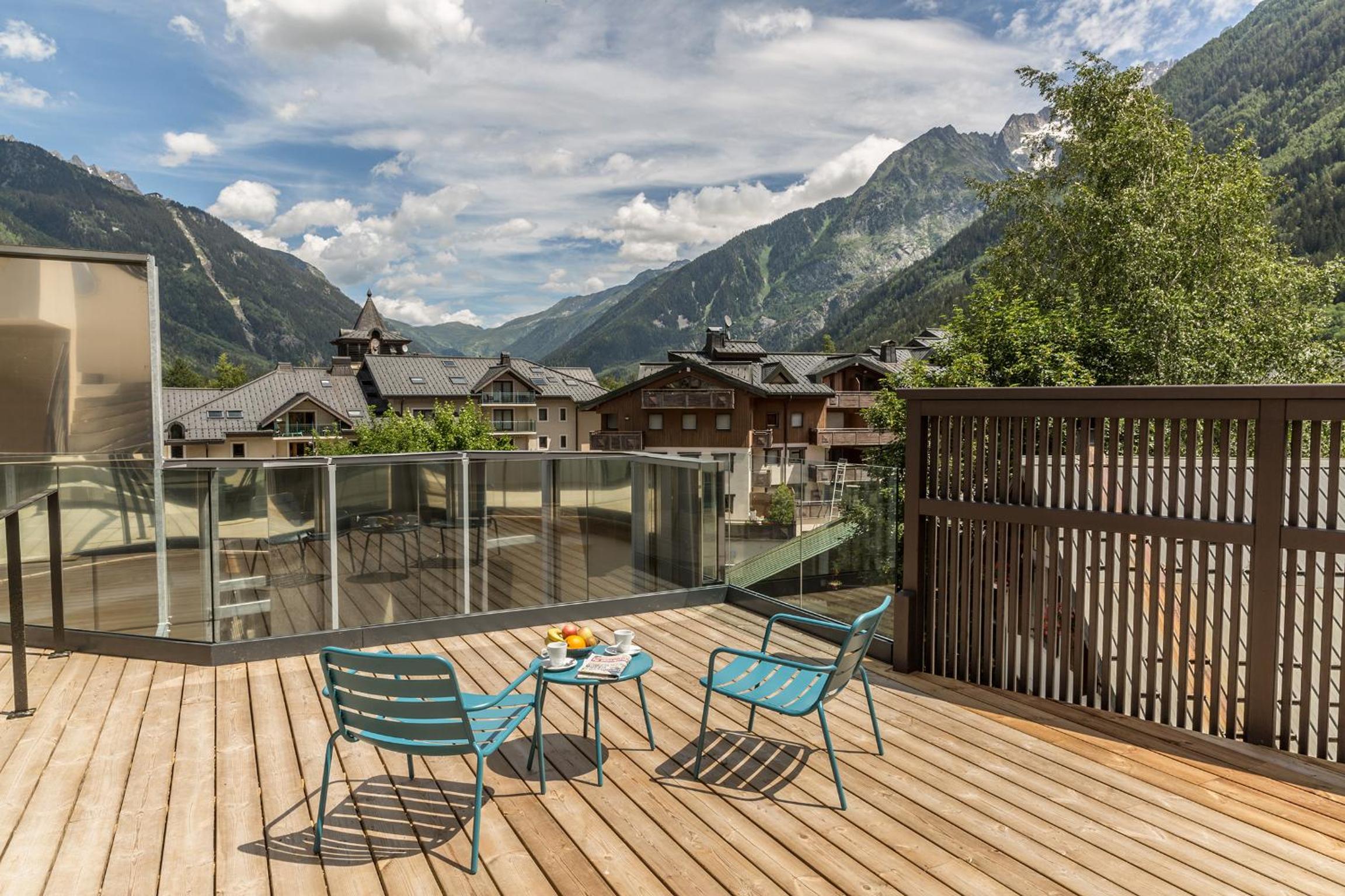 Superior Double or Twin Room with Balcony and Mountain View photo 3