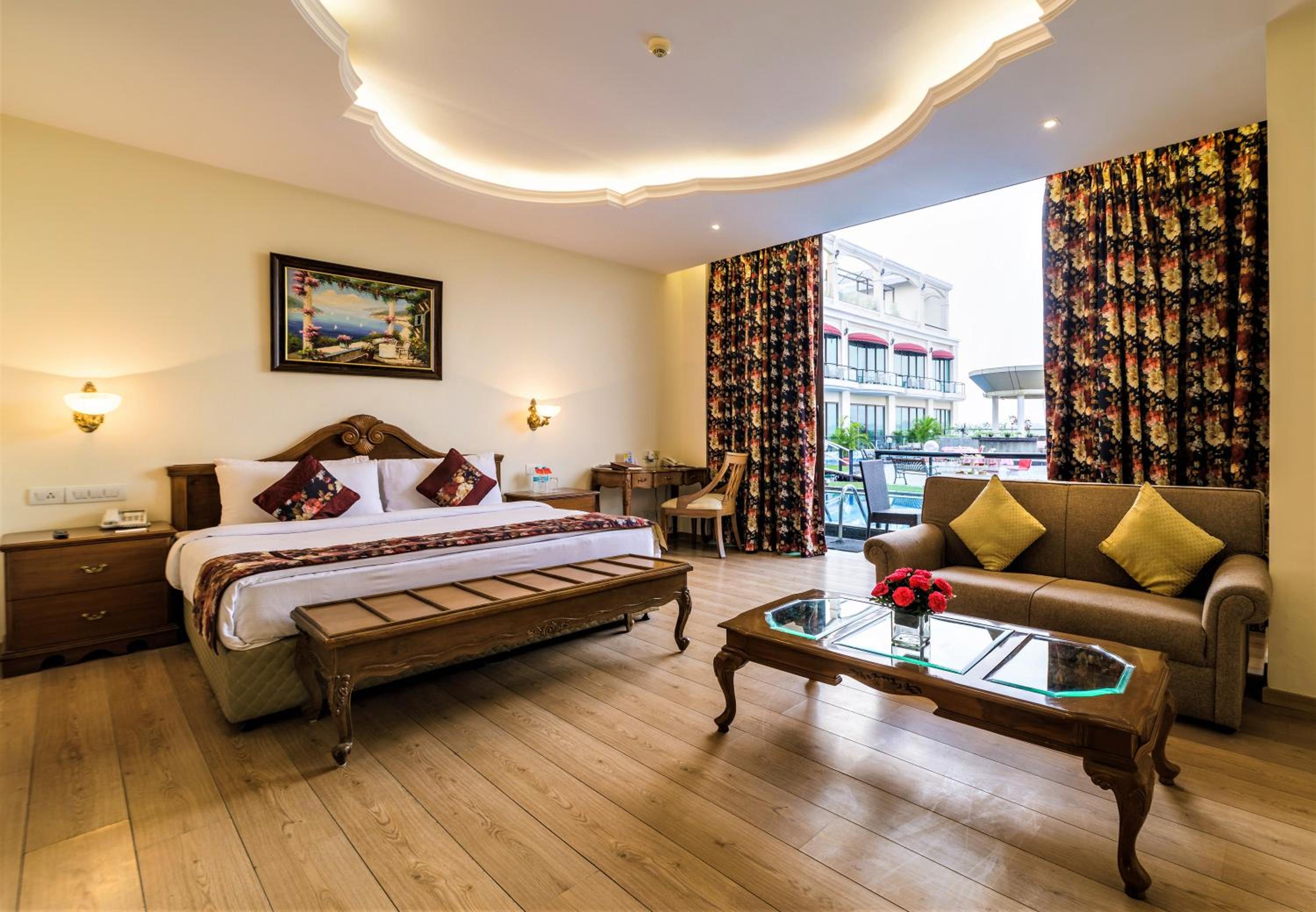 Cabana Room With Jaccuzi, Semi Private Pool, Balcony And Mountain View