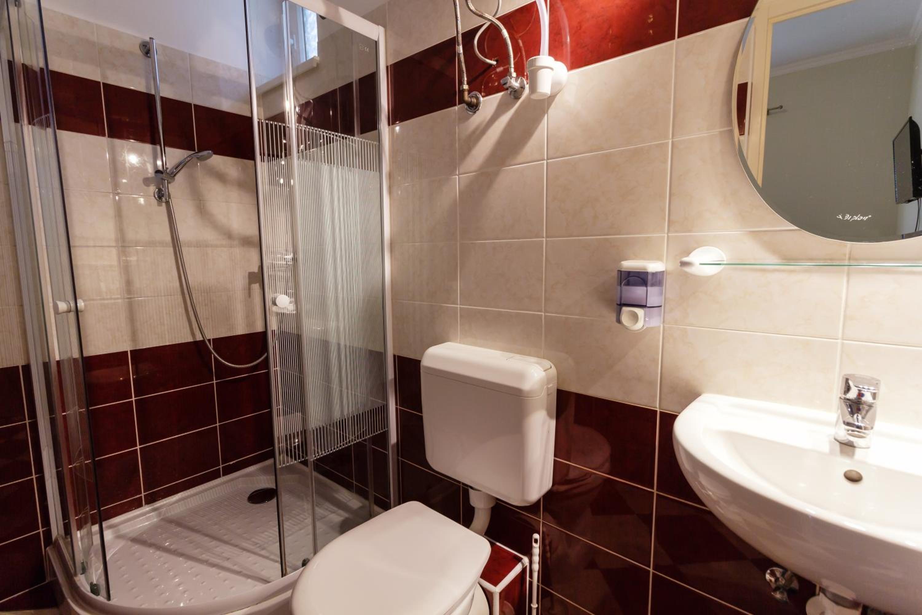 Studio Apartment - Photo 8