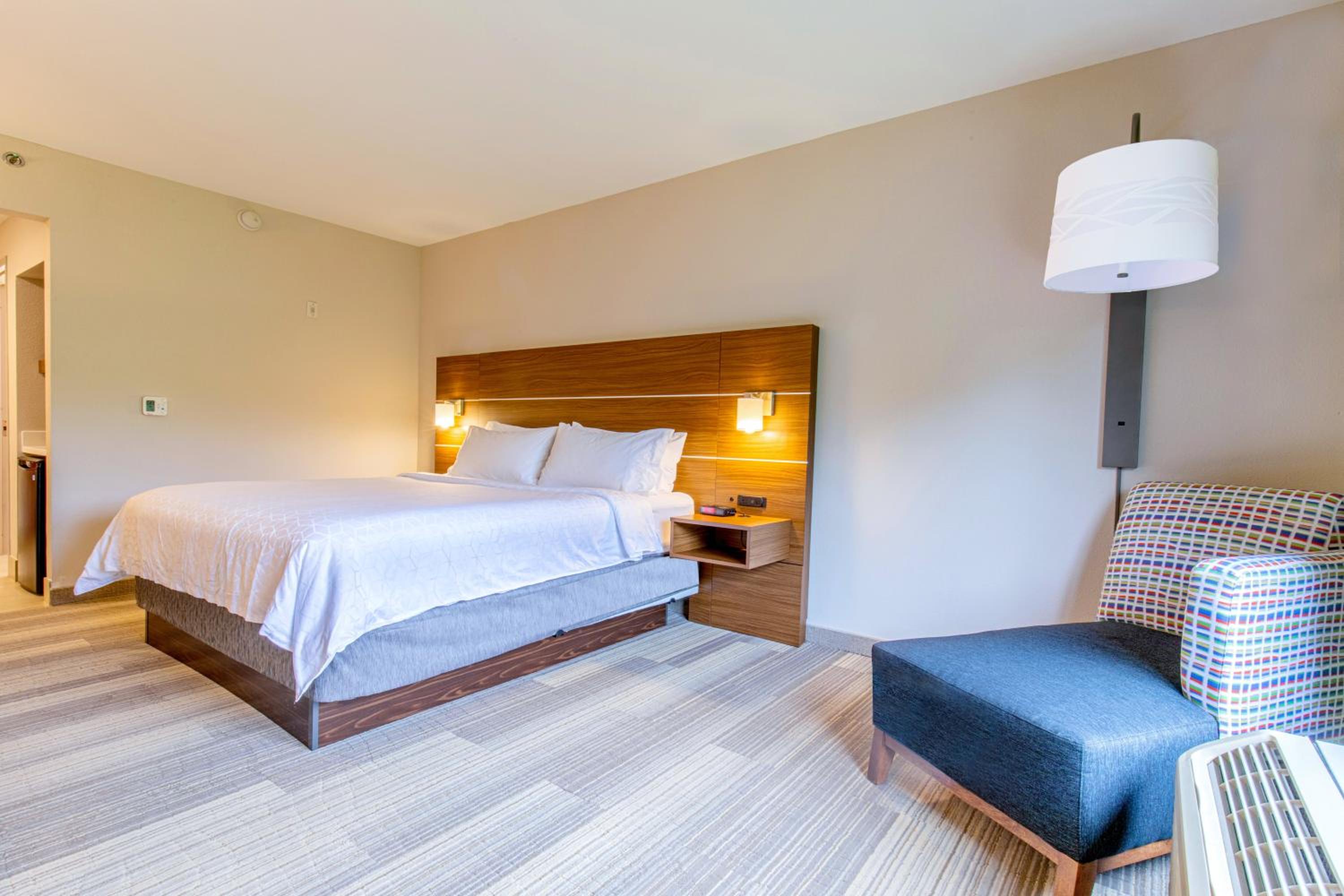 Standard King Room - Photo 1
