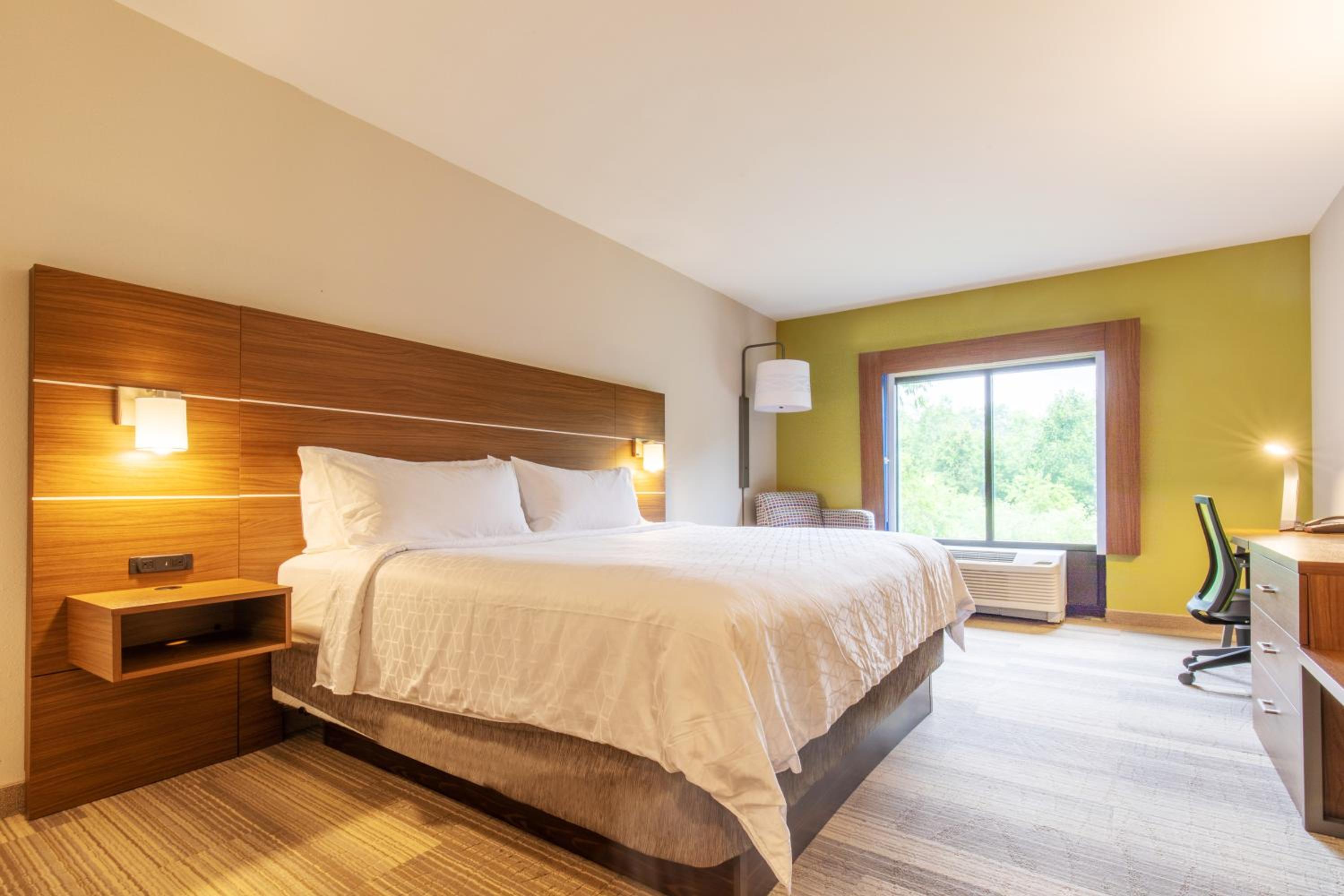 Standard King Room - Photo 2