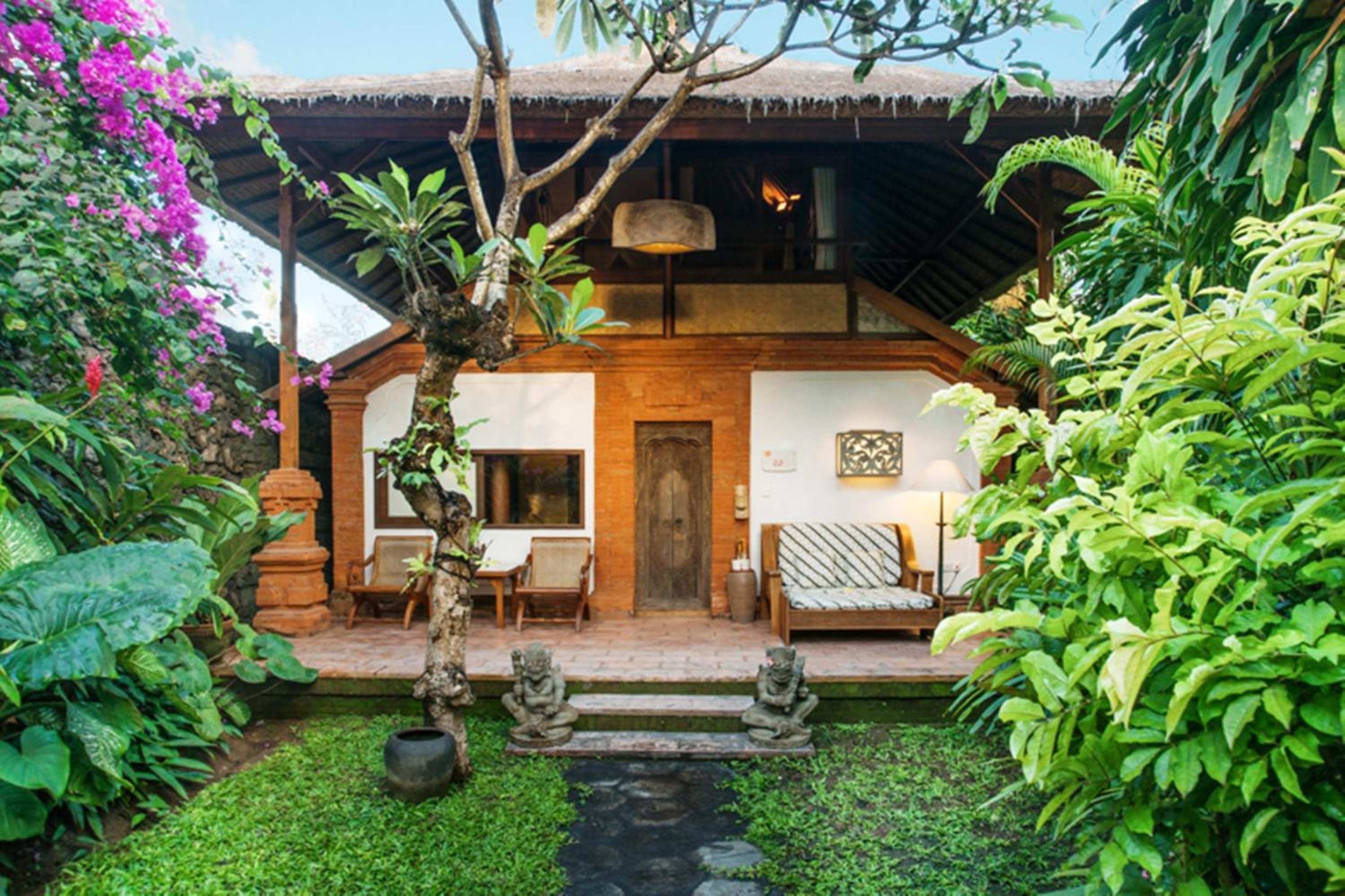 Two-Story Bungalow photo 2