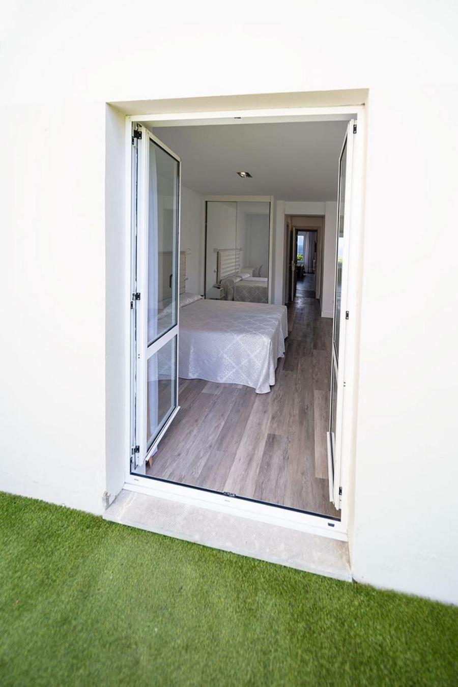 Double Room with Extra Bed 2 Bathrooms