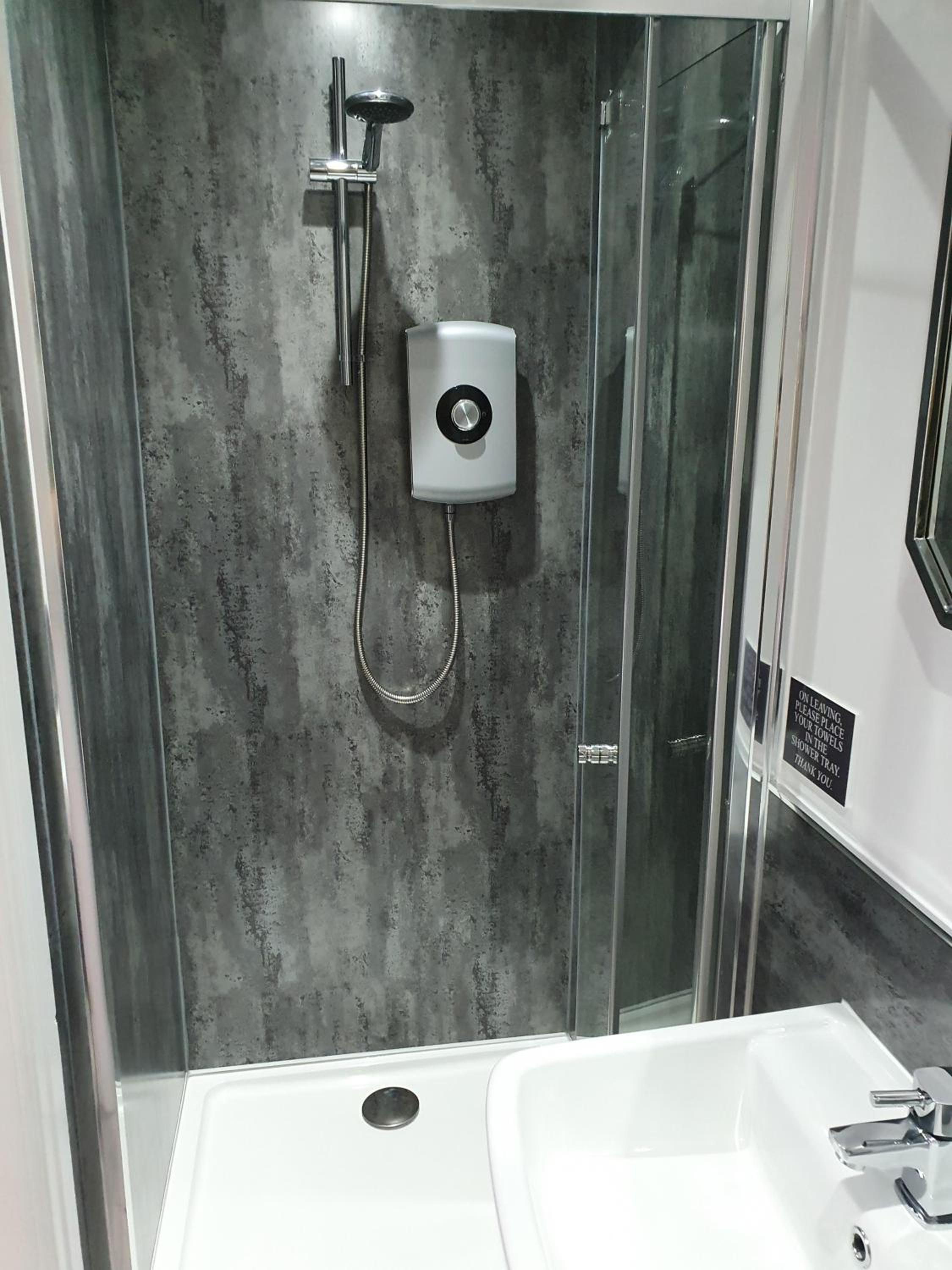 Deluxe Double Room with Shower photo 3
