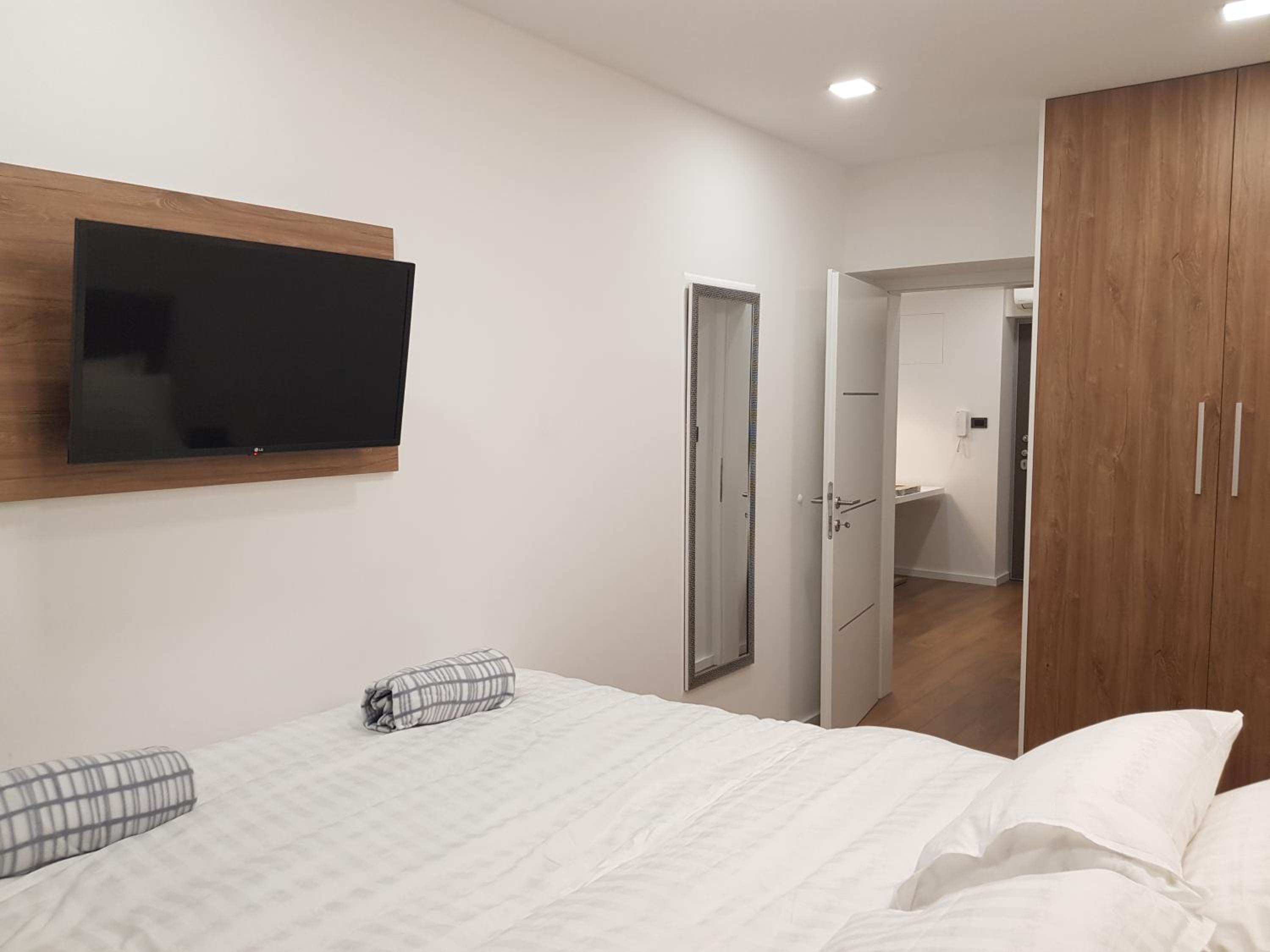 One-Bedroom Apartment - Photo 6